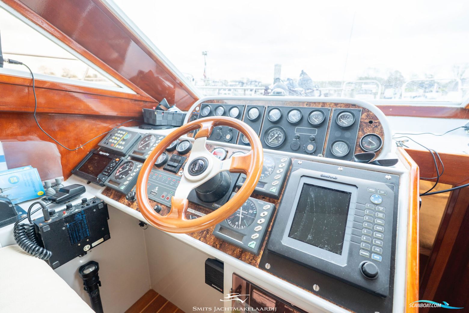 Astor 37 Flybridge