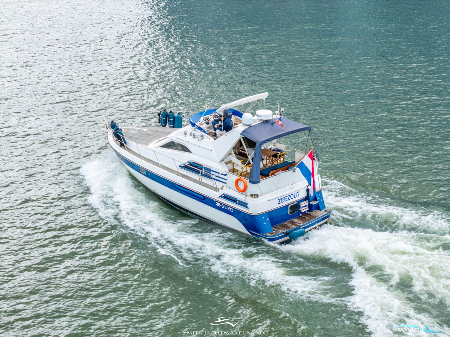 Astor 37 Flybridge