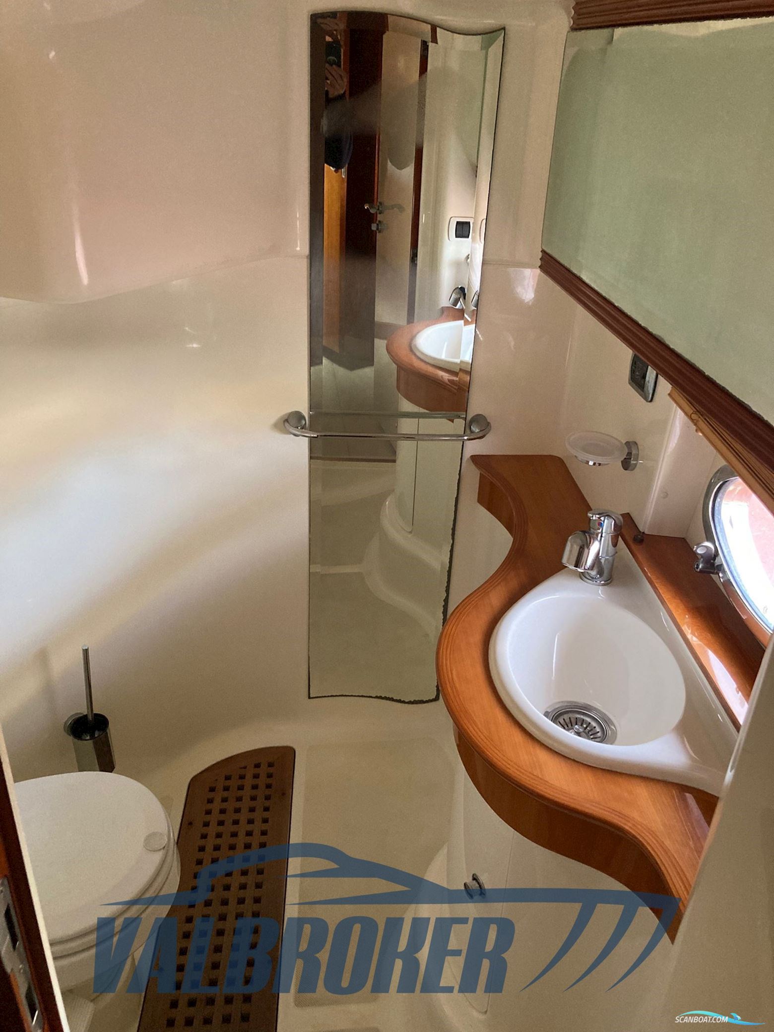 Atlantis 42