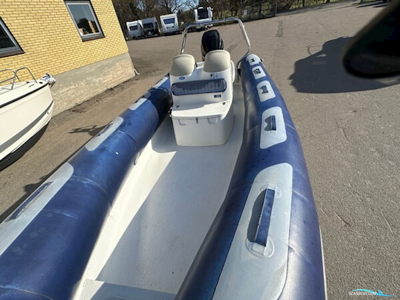 Avon Adventure 620 med Mercury 150 HK Verado – kun 147,5 timer – inkl. Brenderup trailer