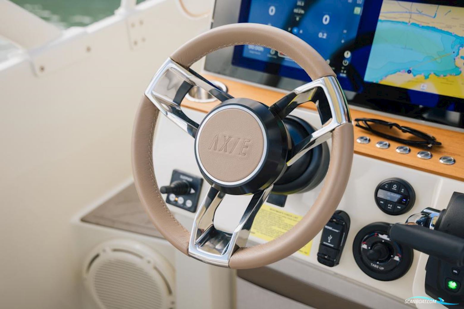 AX/E 25 Cross Top