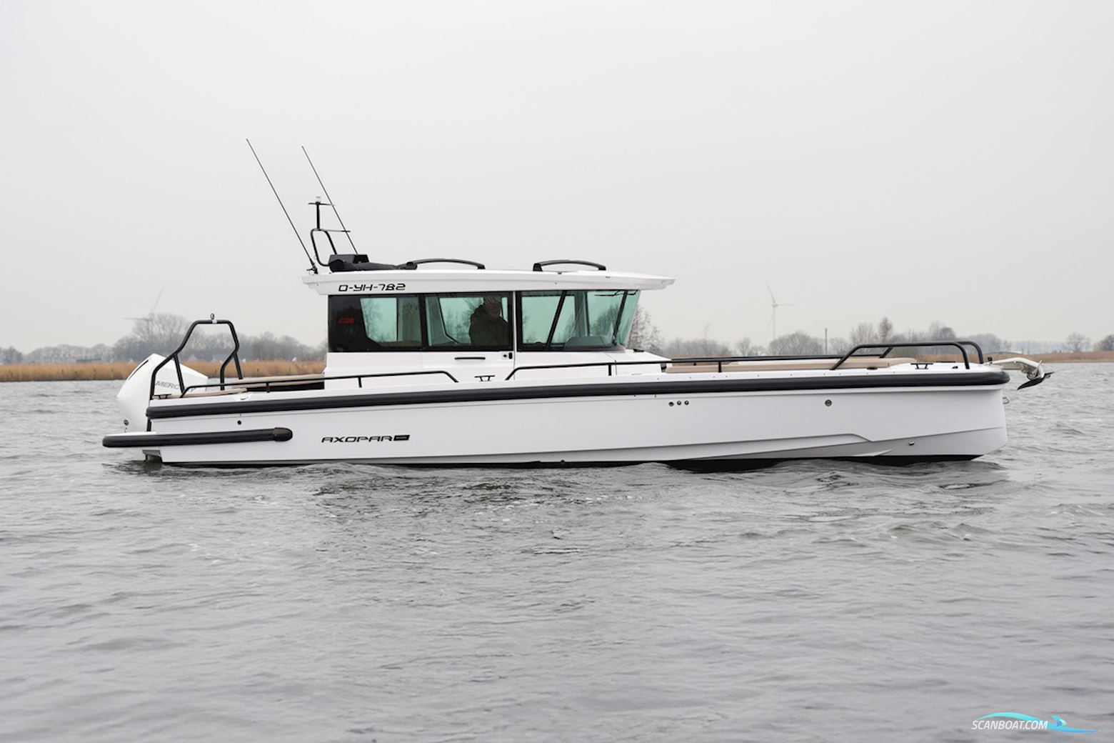 Axopar  28 Cabin