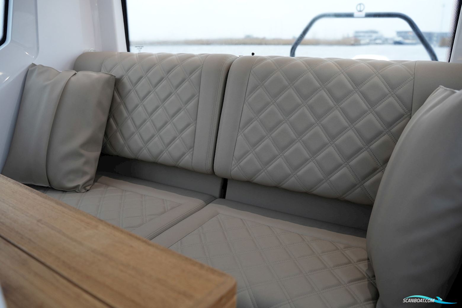Axopar  28 Cabin