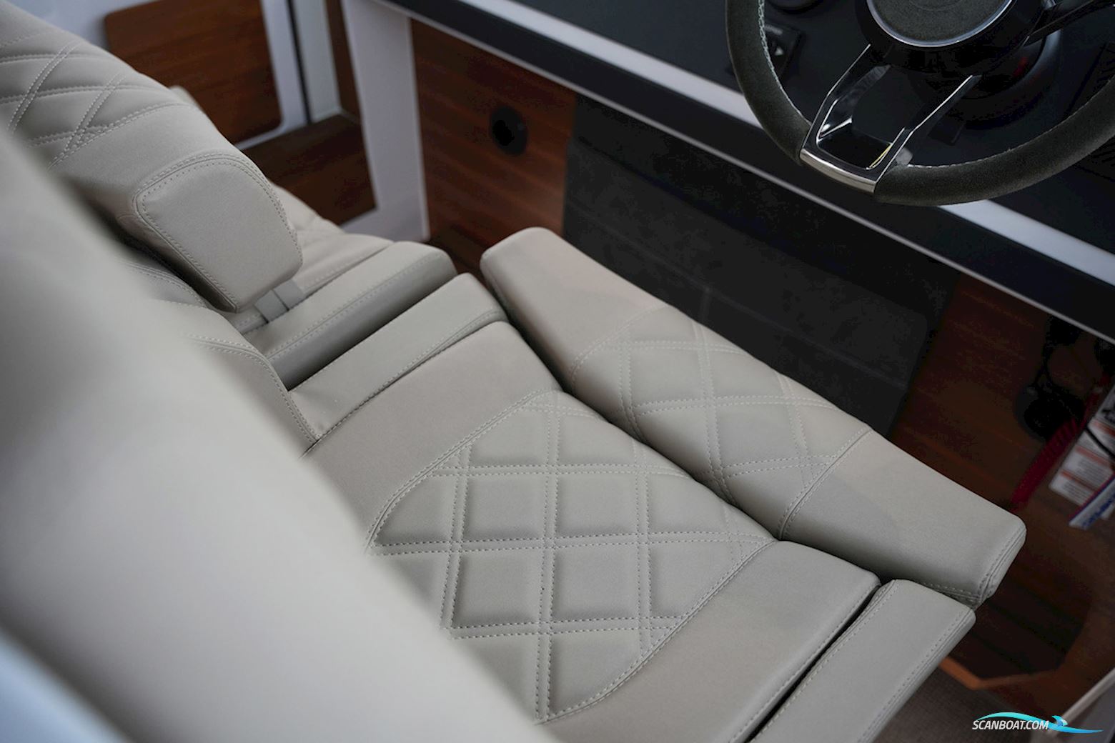 Axopar  28 Cabin