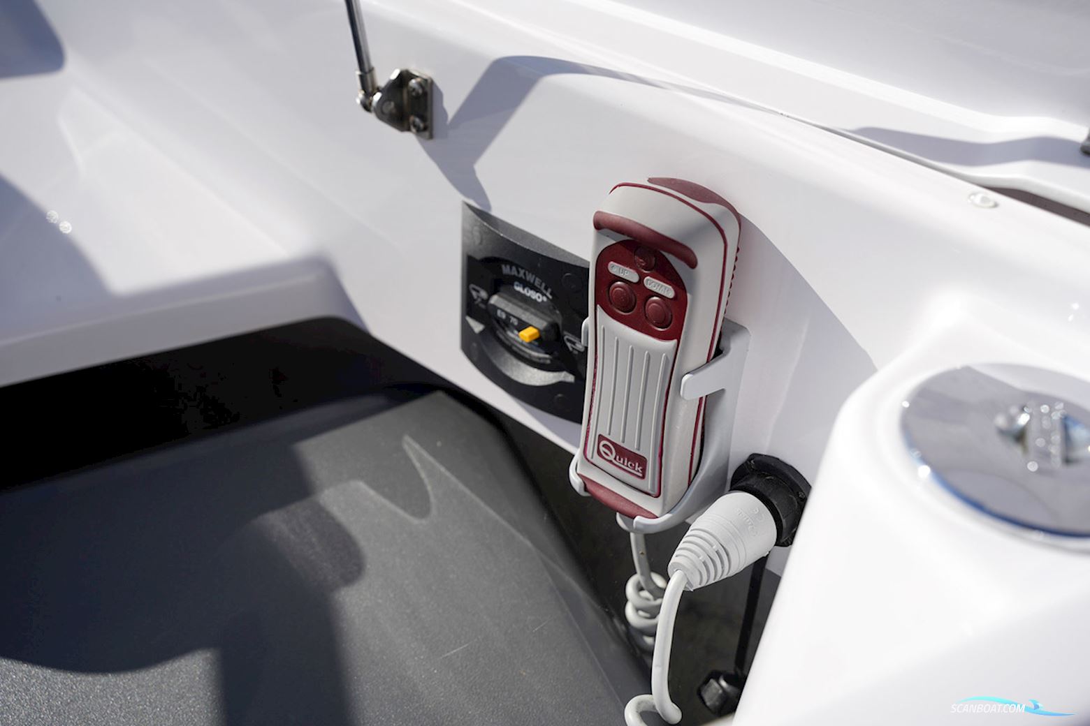 Axopar  37 XC Cross Cabin Mediterrana Edition