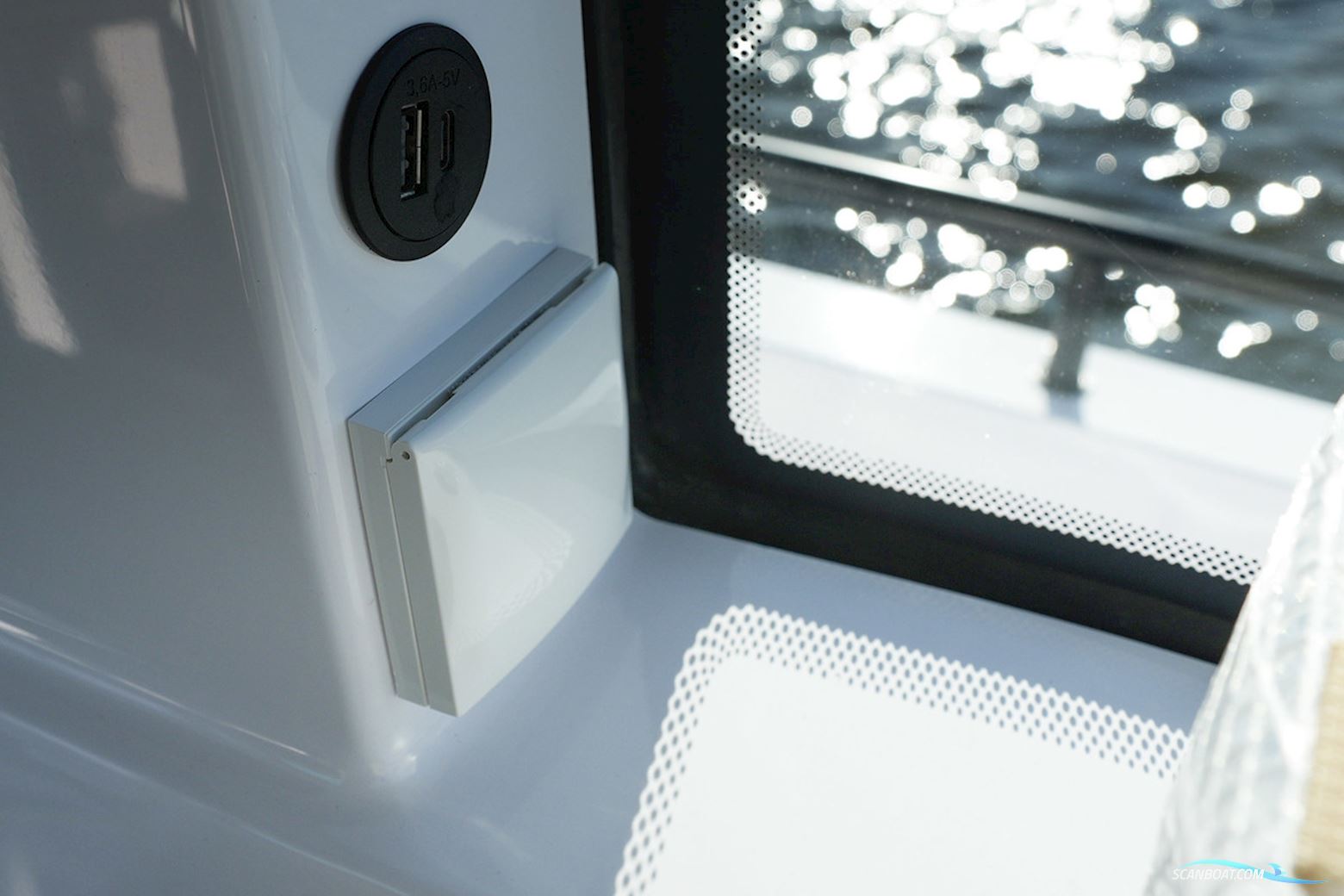 Axopar  37 XC Cross Cabin Mediterrana Edition