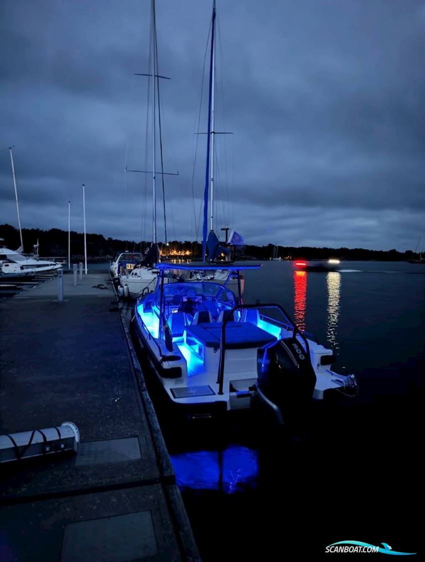 Axopar 28 Brabus T-Top