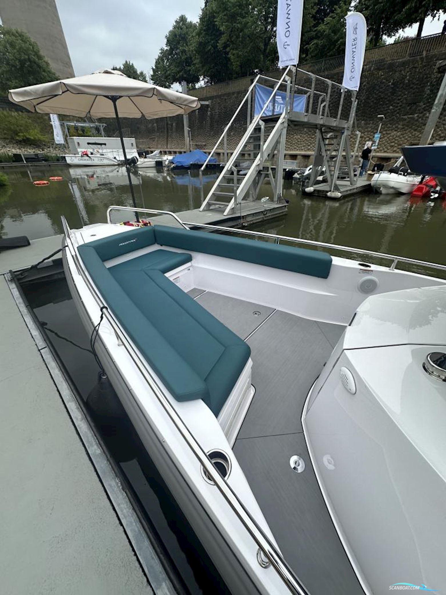 AXOPAR 28 Cabin - Wetbar