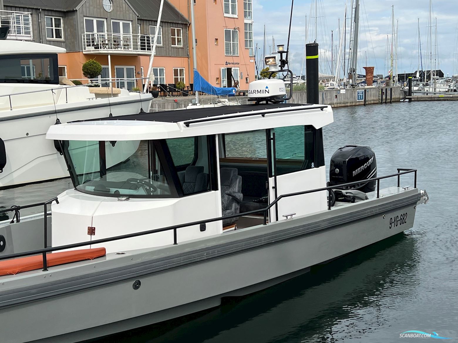 Axopar 28 Cabin R-Version