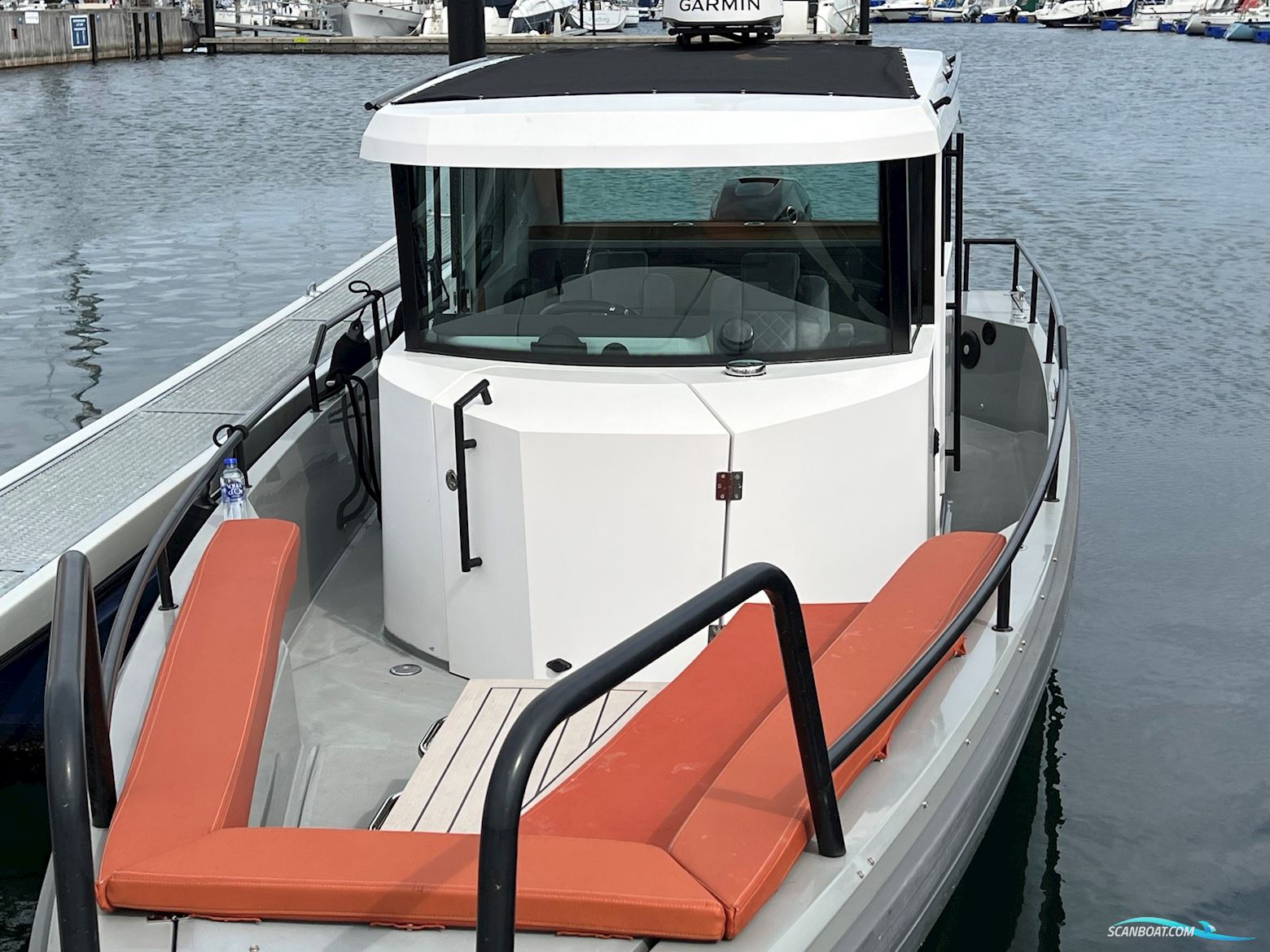 Axopar 28 Cabin R-Version