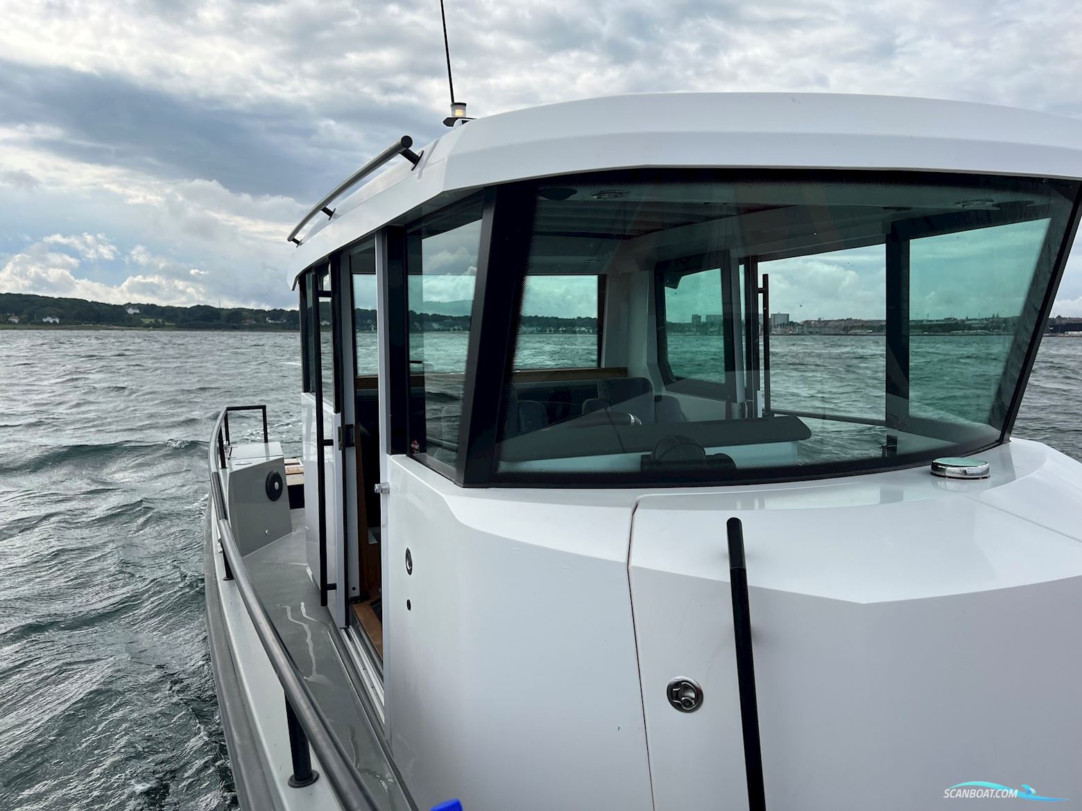 Axopar 28 Cabin R-Version