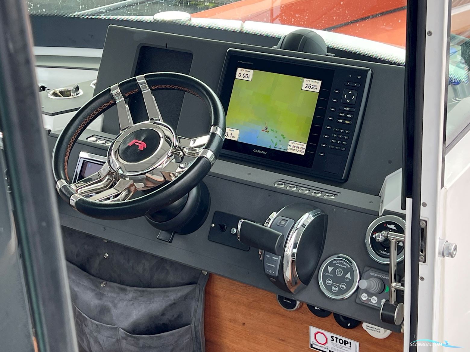 Axopar 28 Cabin R-Version