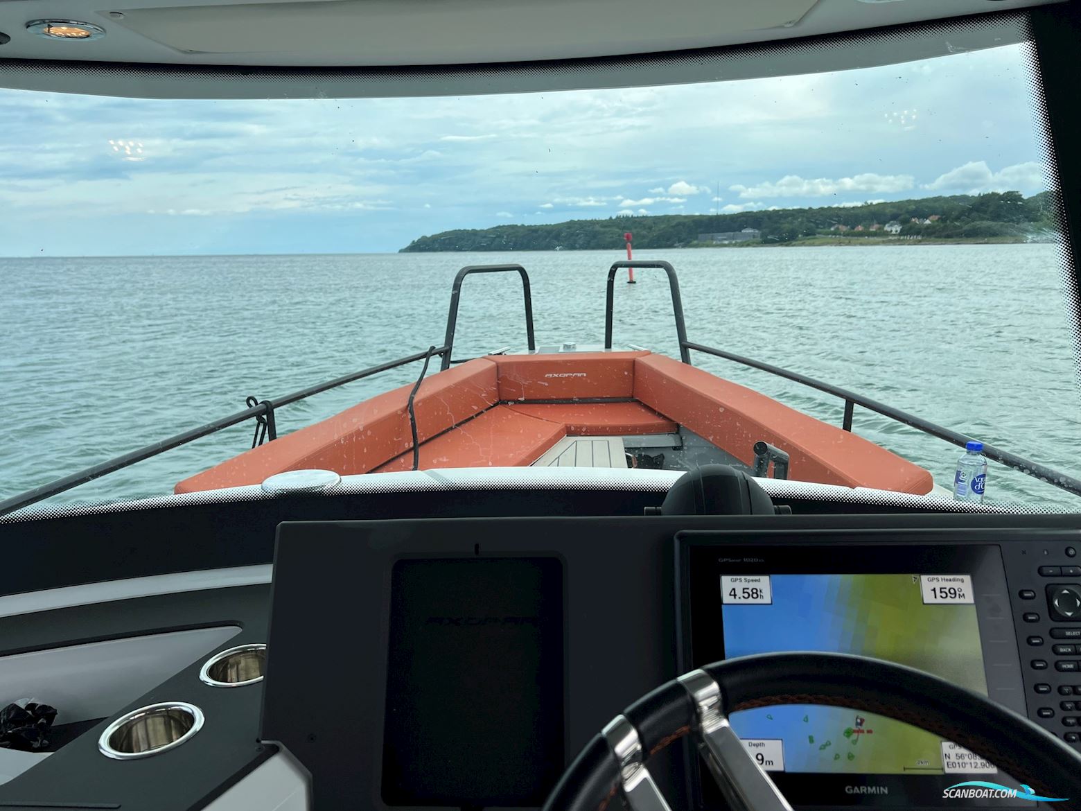 Axopar 28 Cabin R-Version