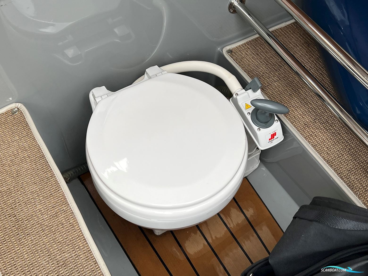 Axopar 28 Cabin R-Version