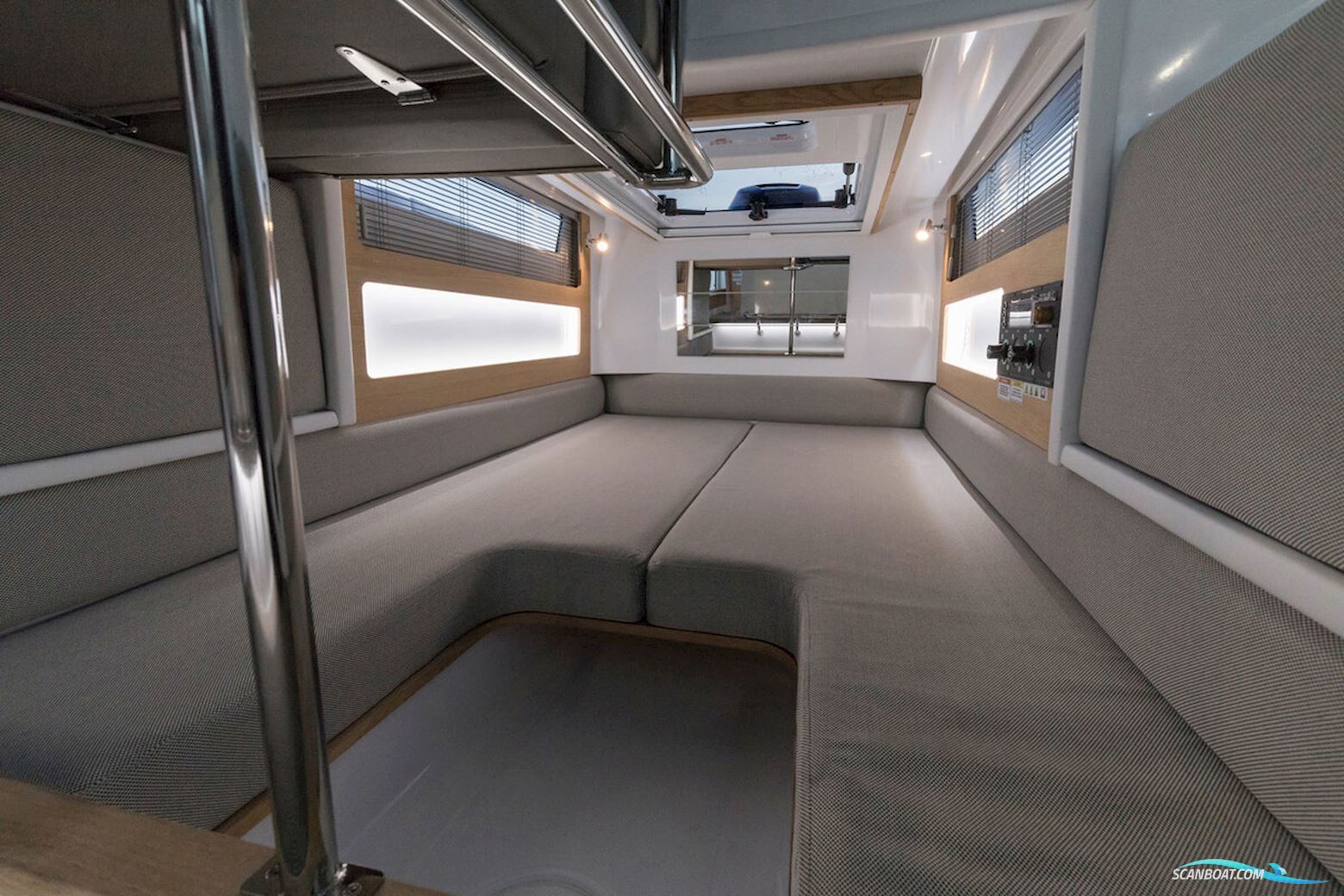 AXOPAR 28 Cabin