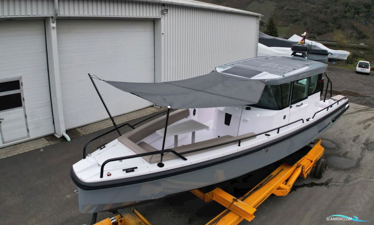 AXOPAR 28 Cabin