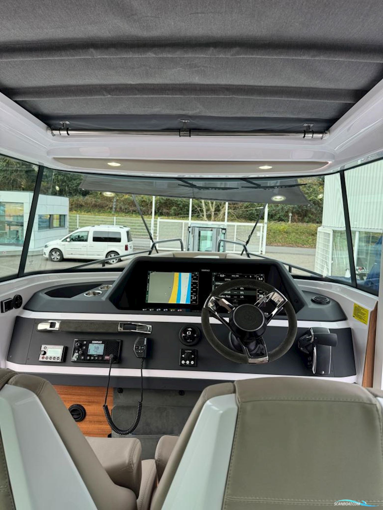AXOPAR 28 Cabin