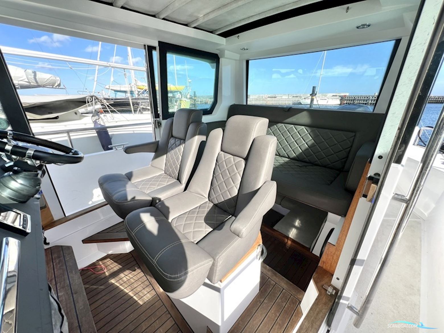Axopar 28 Cabin