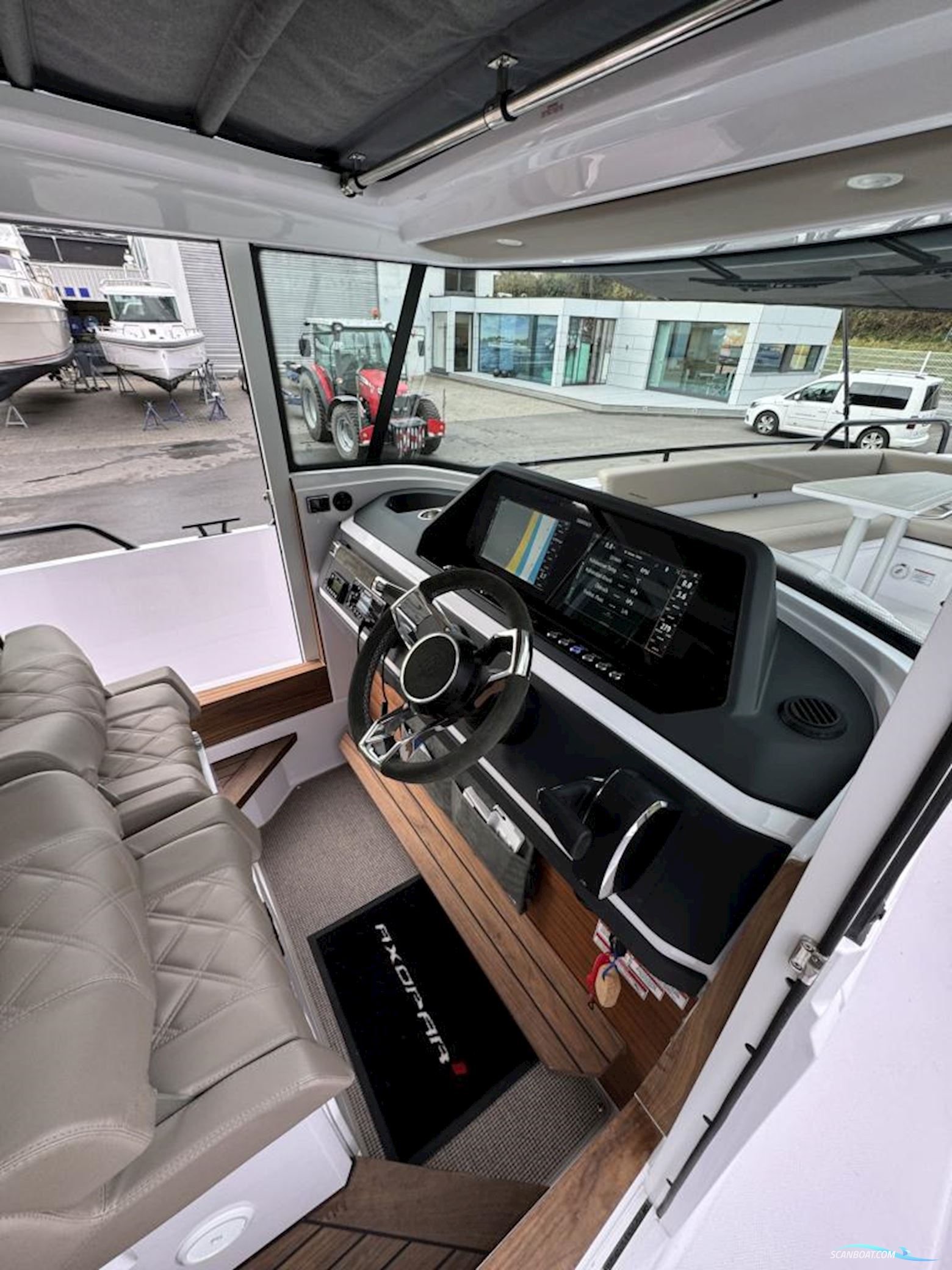 Axopar 28 Cabin