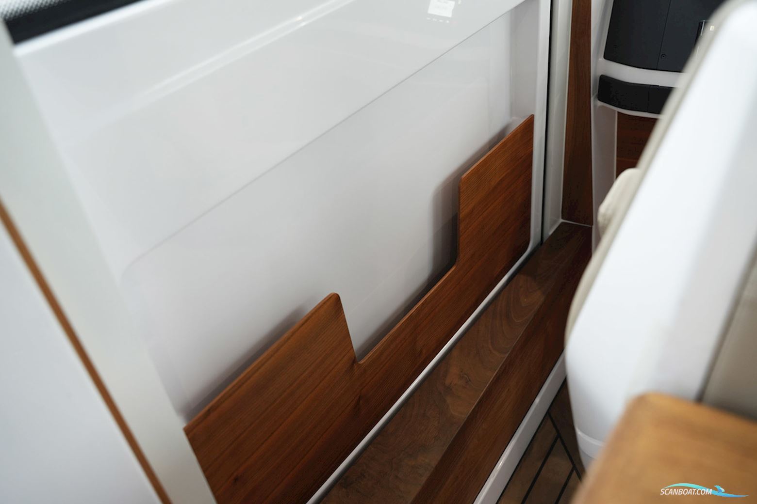Axopar 28 Cabin