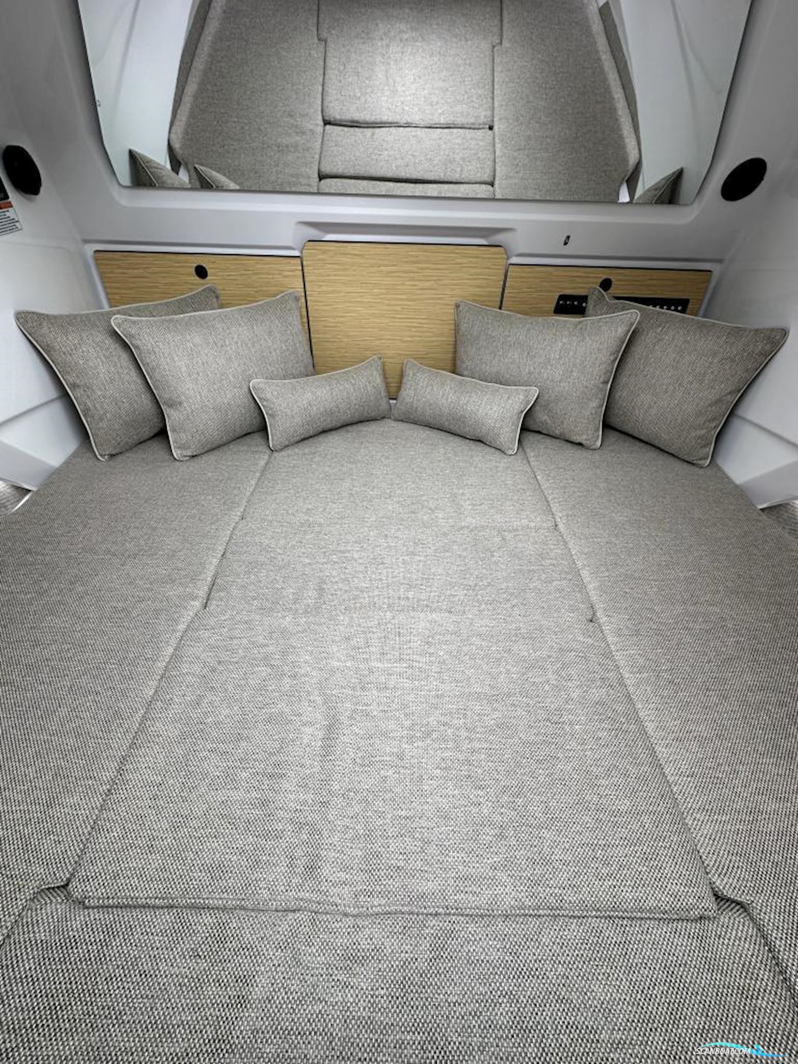 AXOPAR 29 Cross Cabin