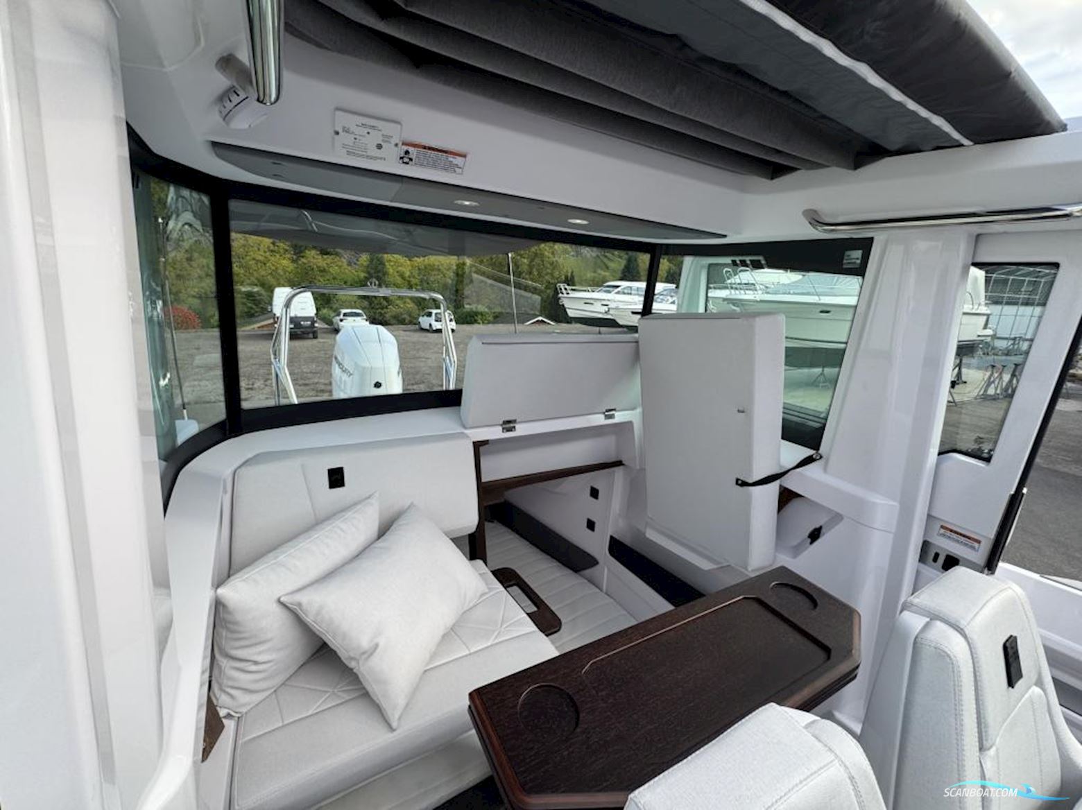 Axopar 29 Cross Cabin