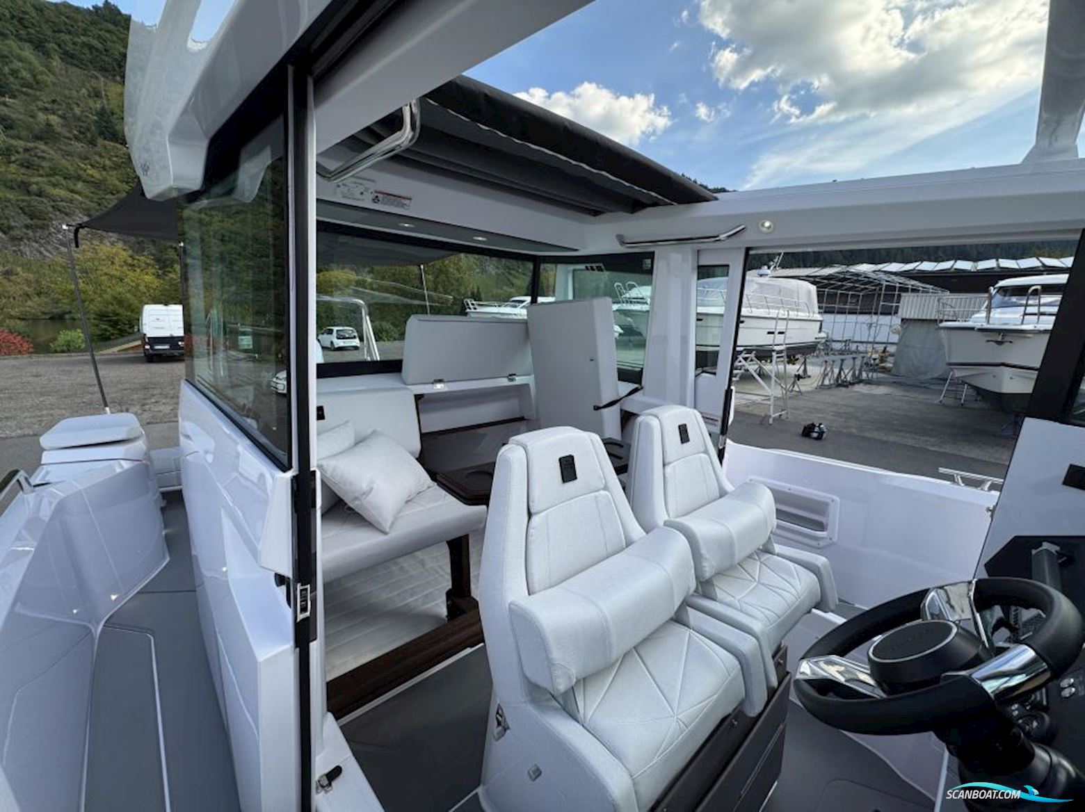 Axopar 29 Cross Cabin