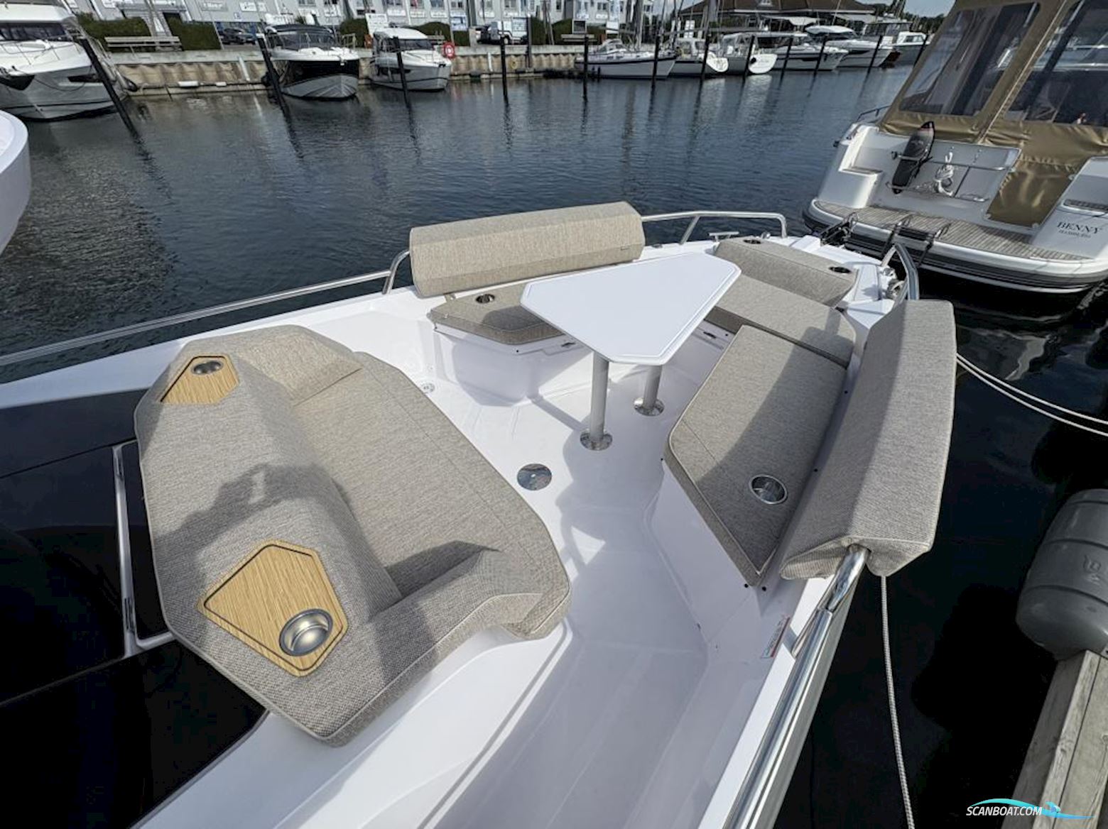 AXOPAR 29 Cross Cabin