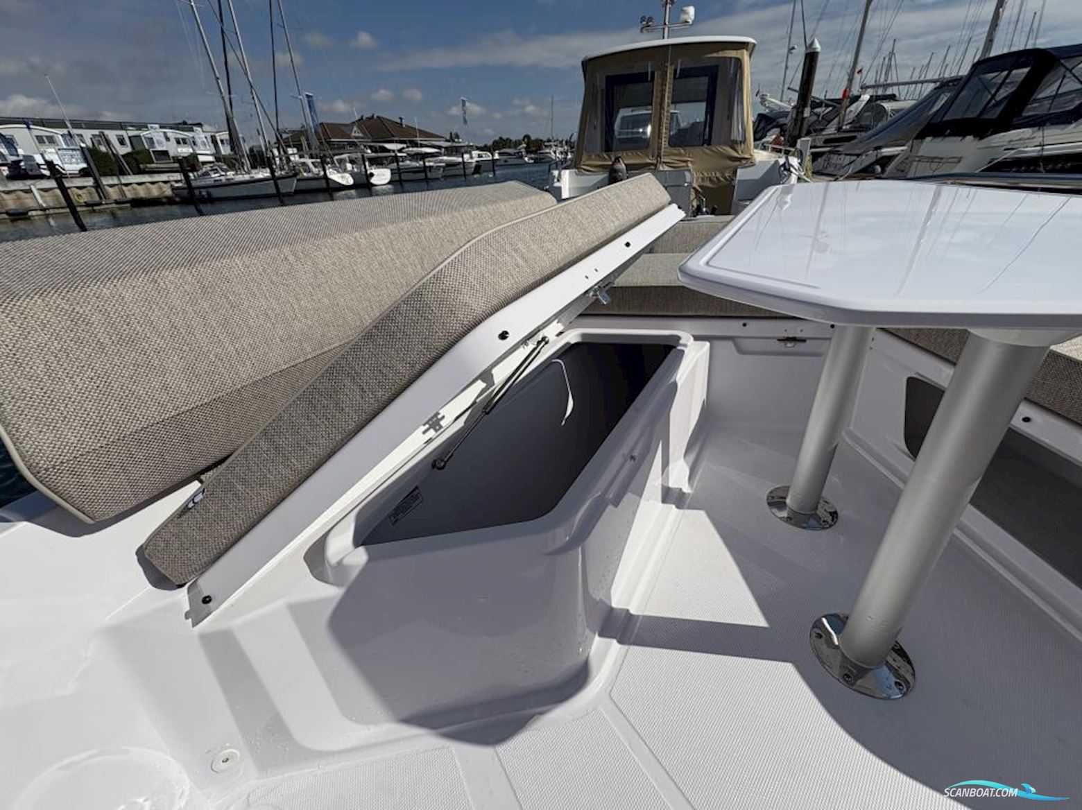 AXOPAR 29 Cross Cabin