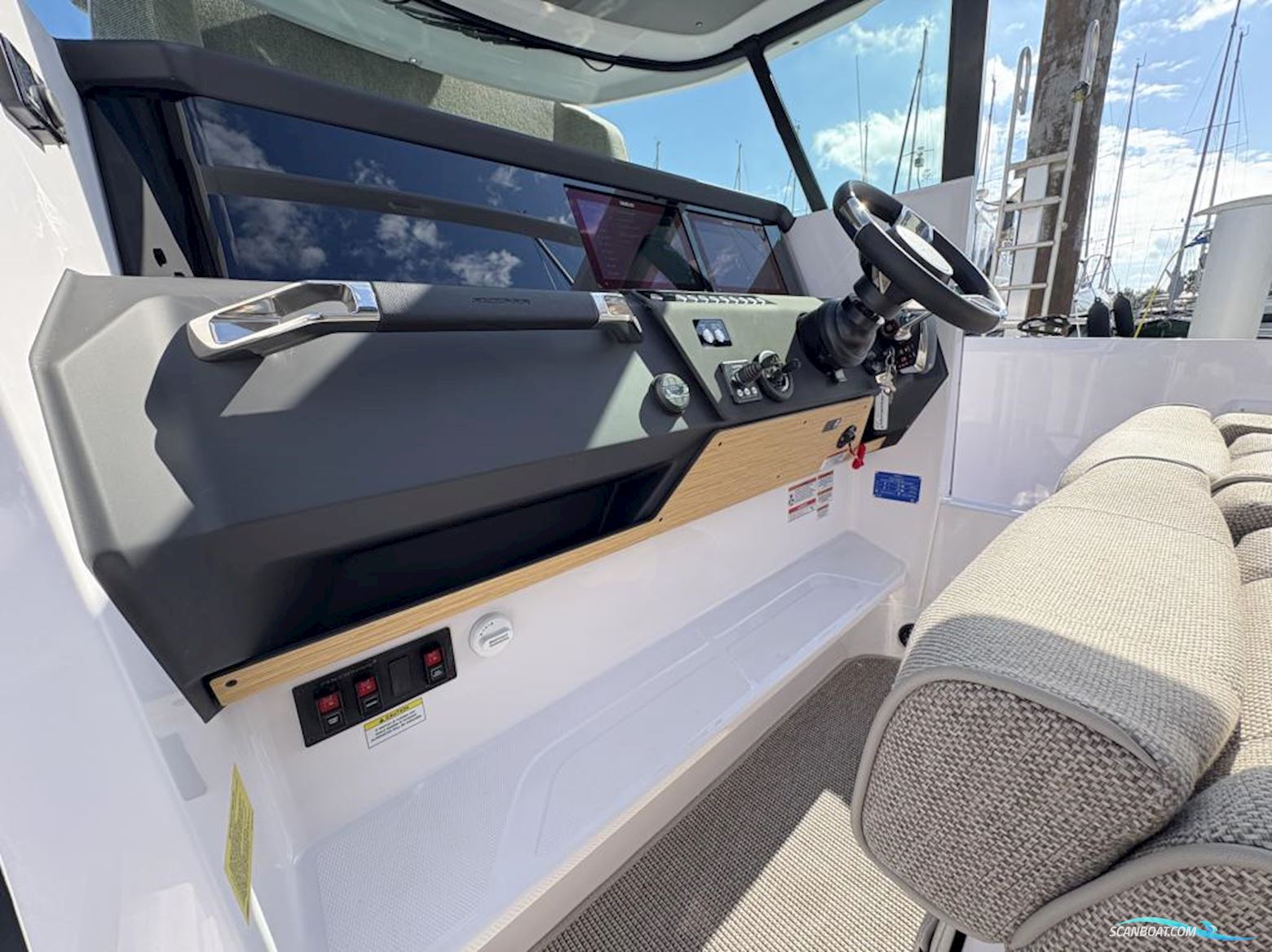 AXOPAR 29 Cross Cabin