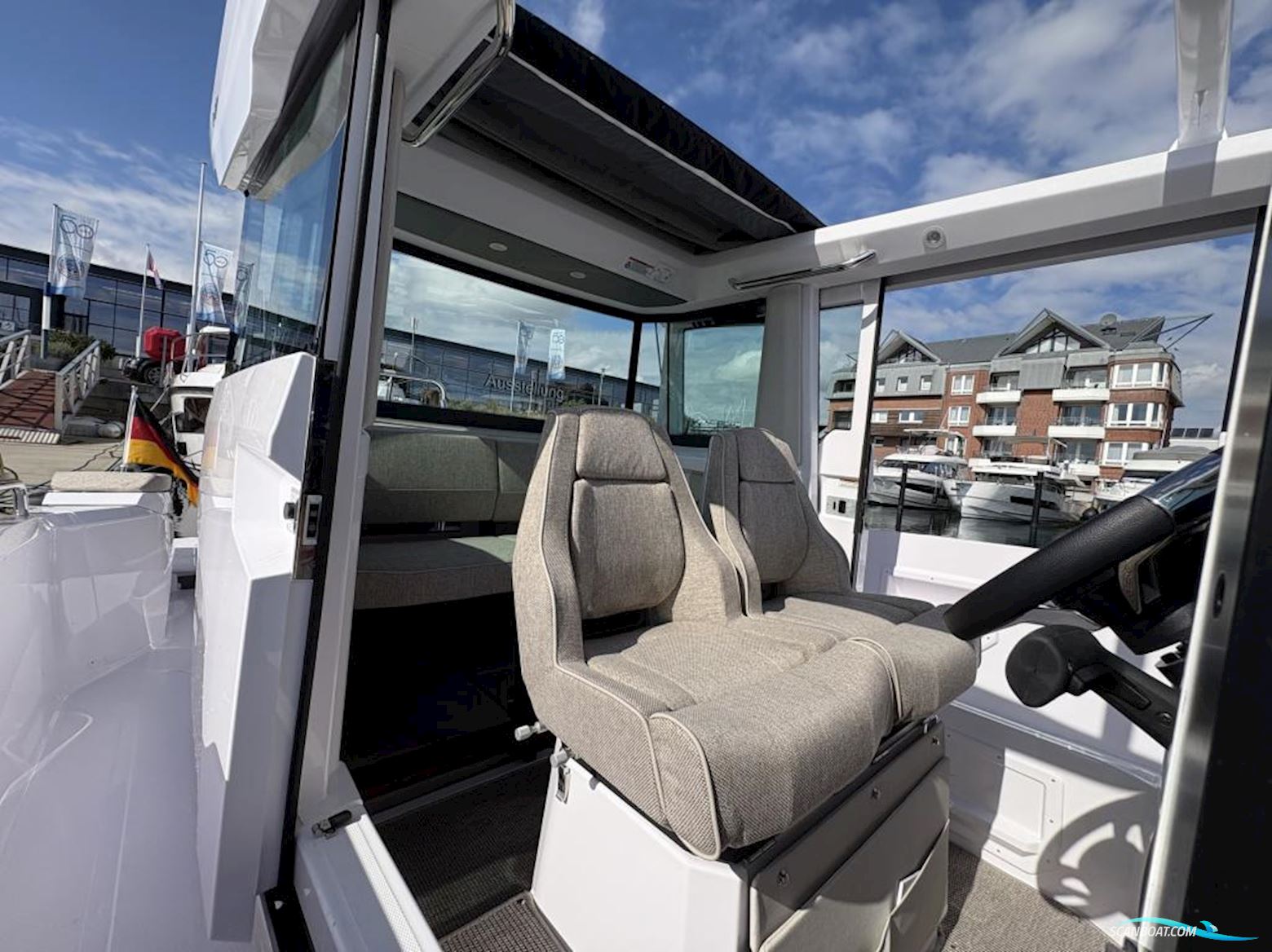 AXOPAR 29 Cross Cabin