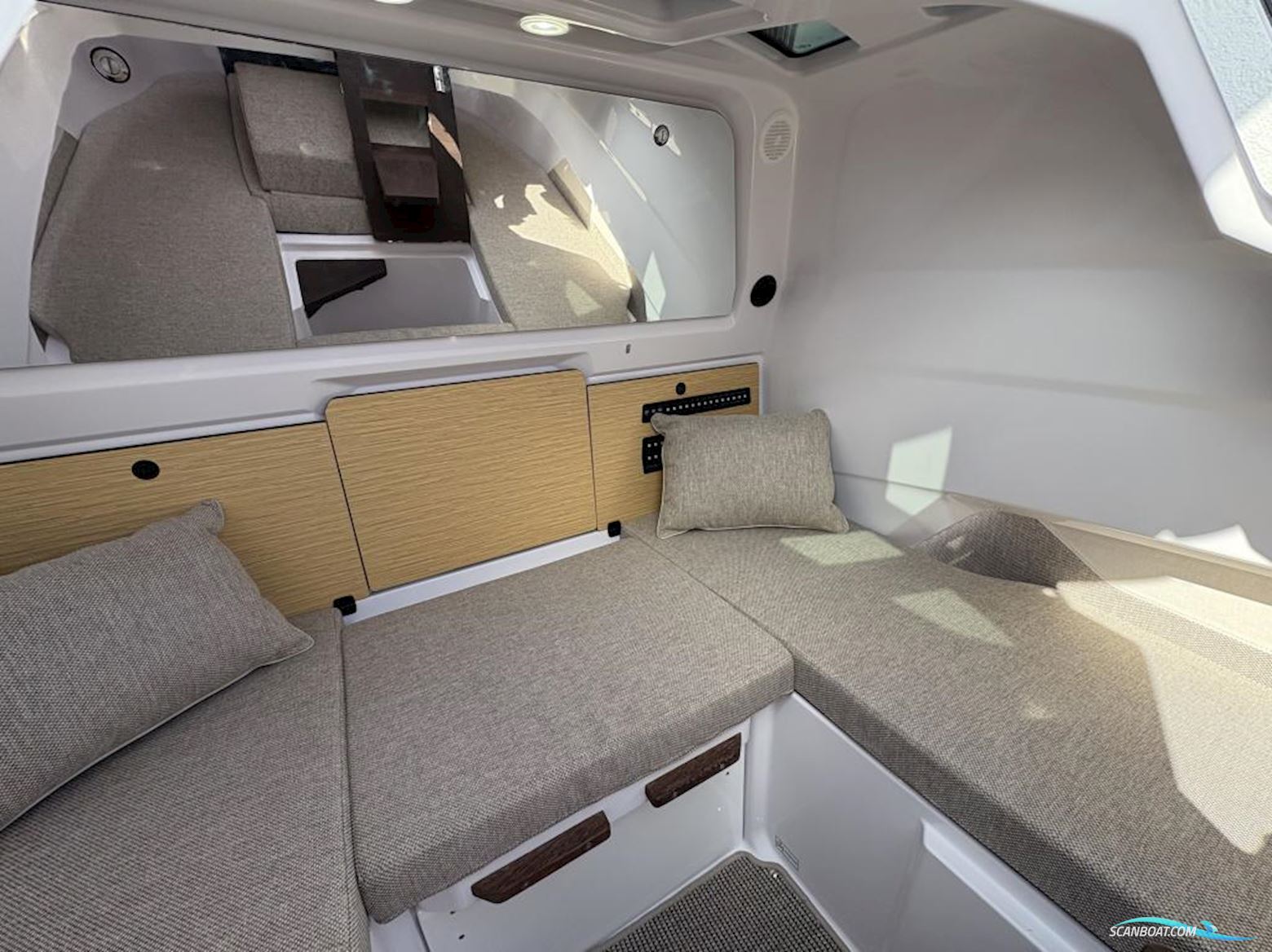 AXOPAR 29 Cross Cabin