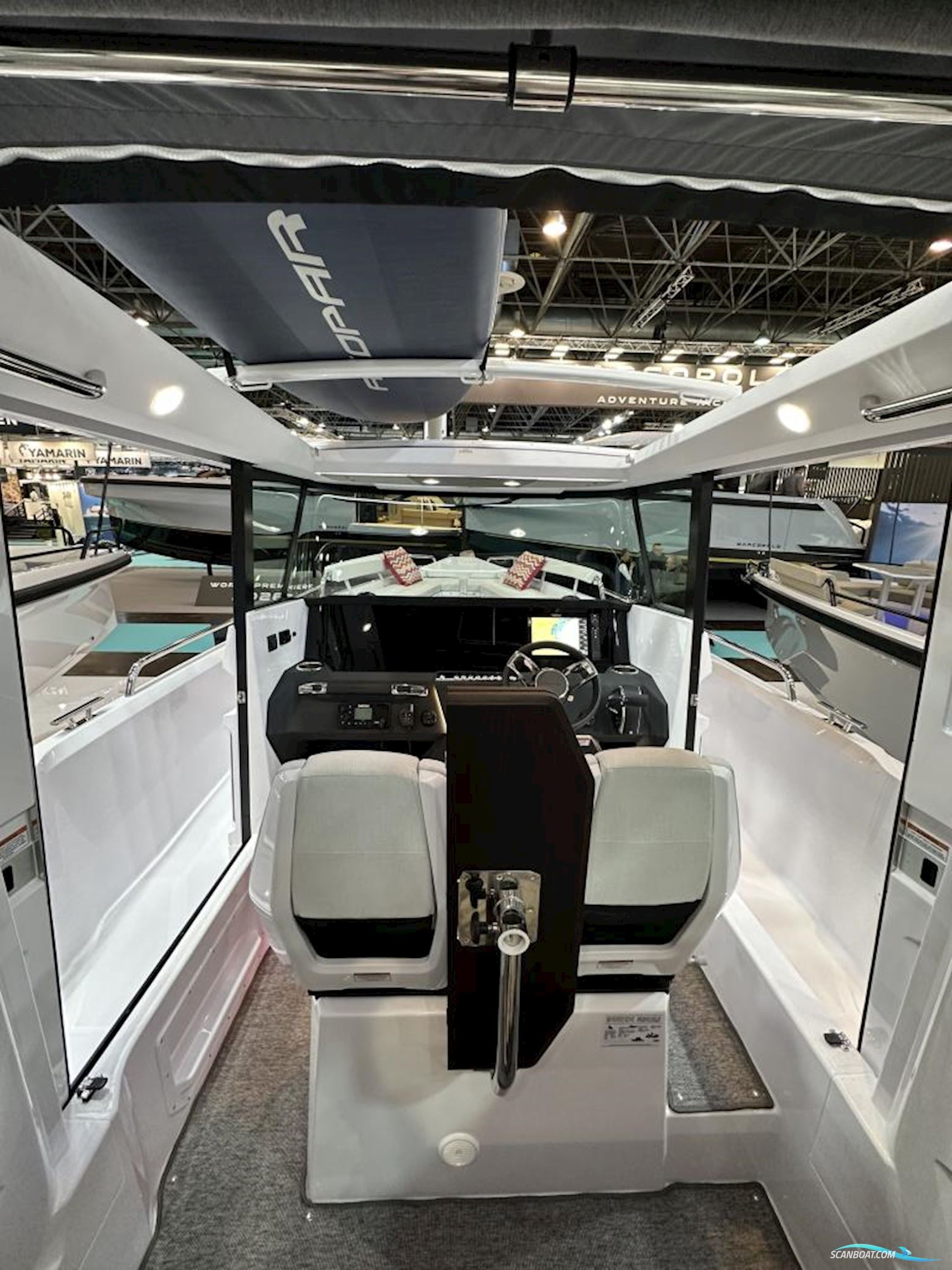 AXOPAR 29 Cross Cabin