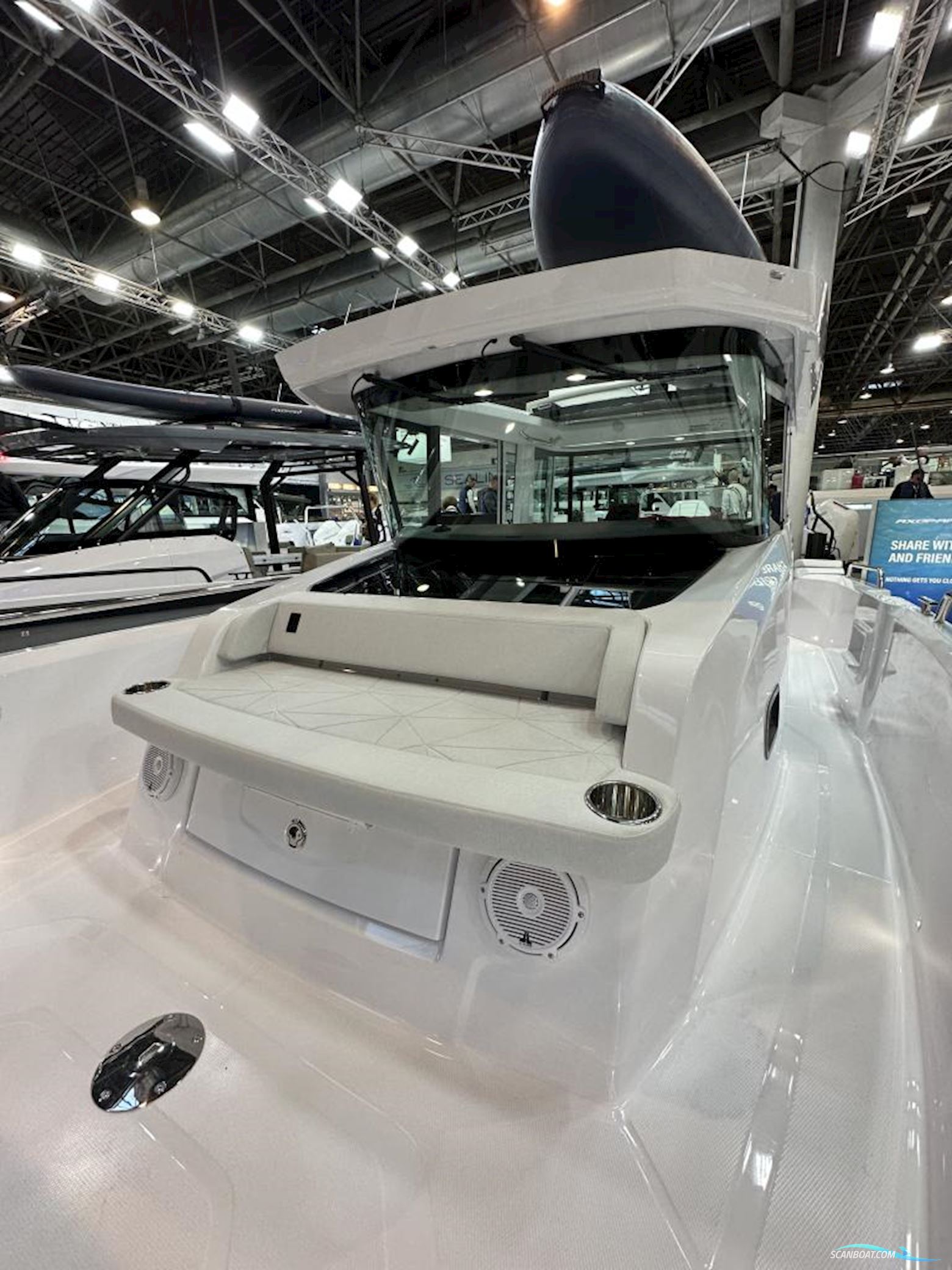 AXOPAR 29 Cross Cabin