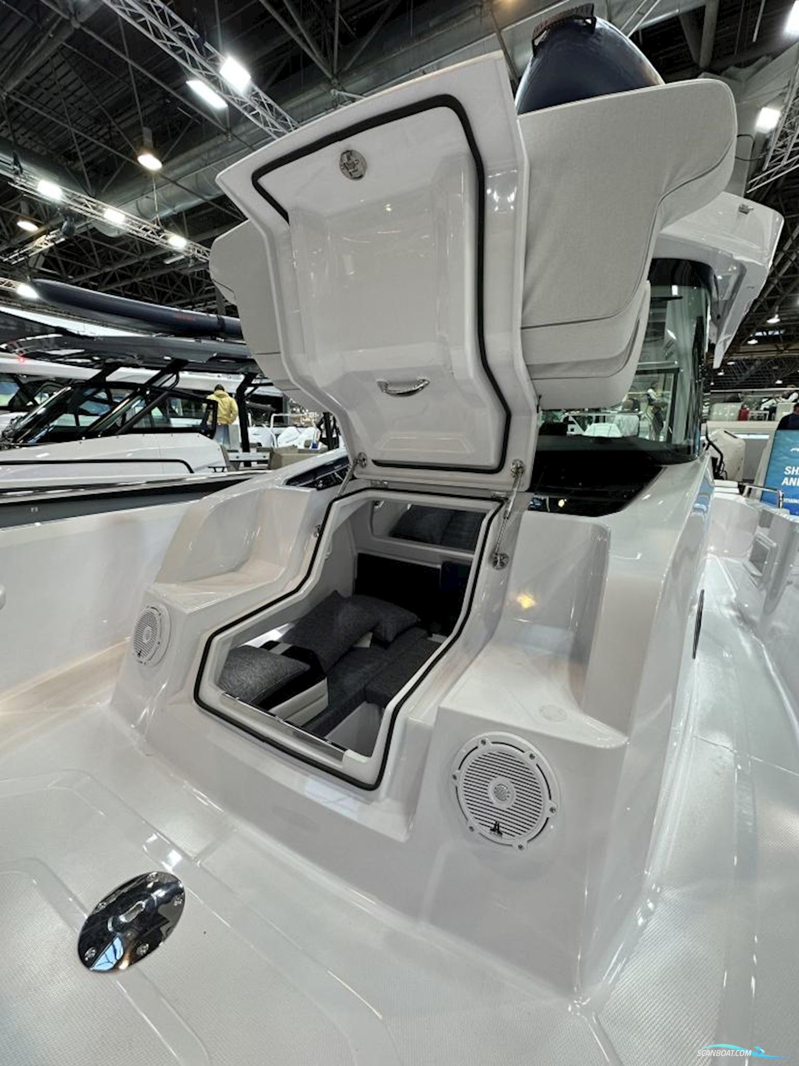 AXOPAR 29 Cross Cabin