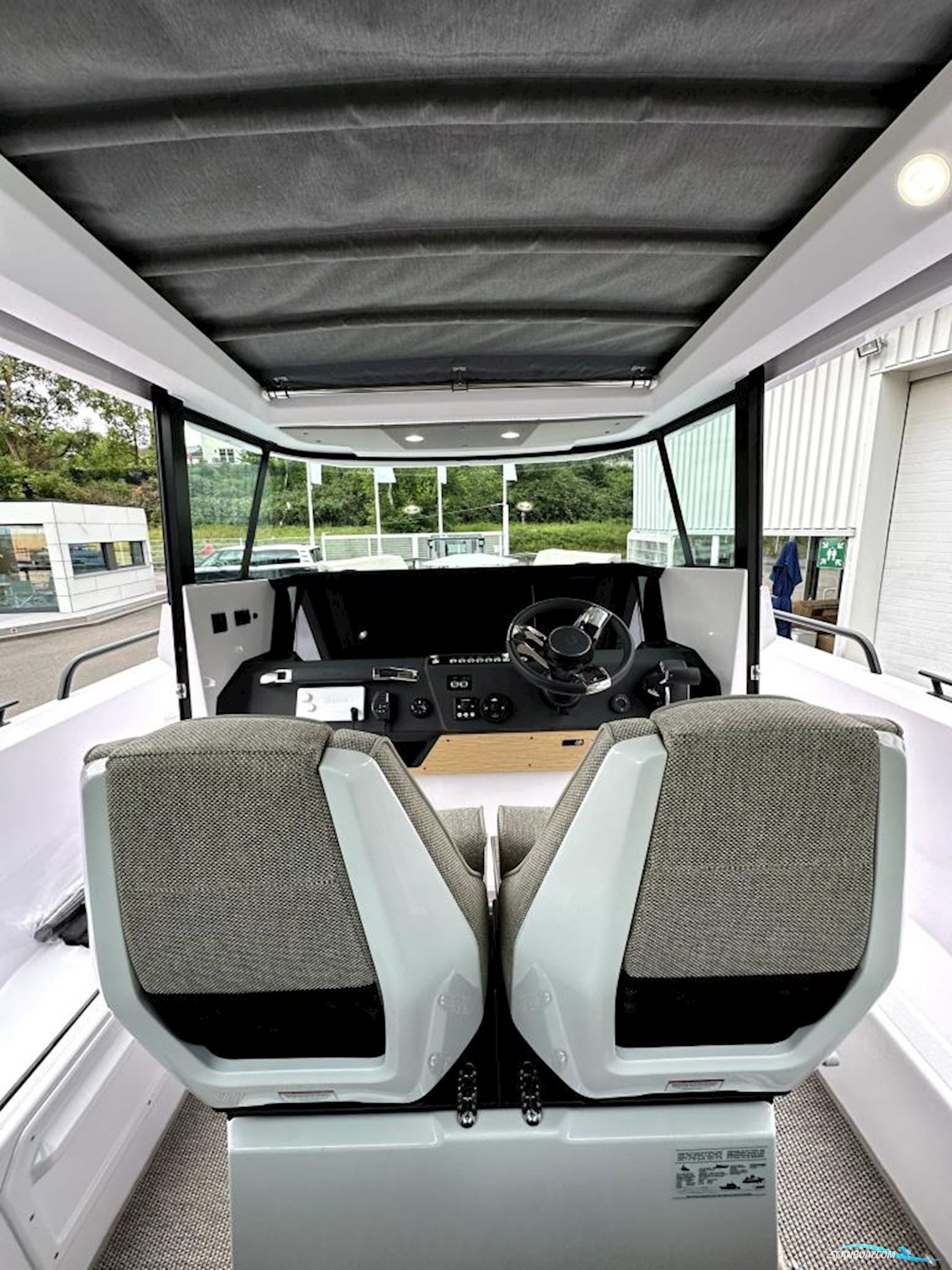 Axopar 29 XC Cross Cabin