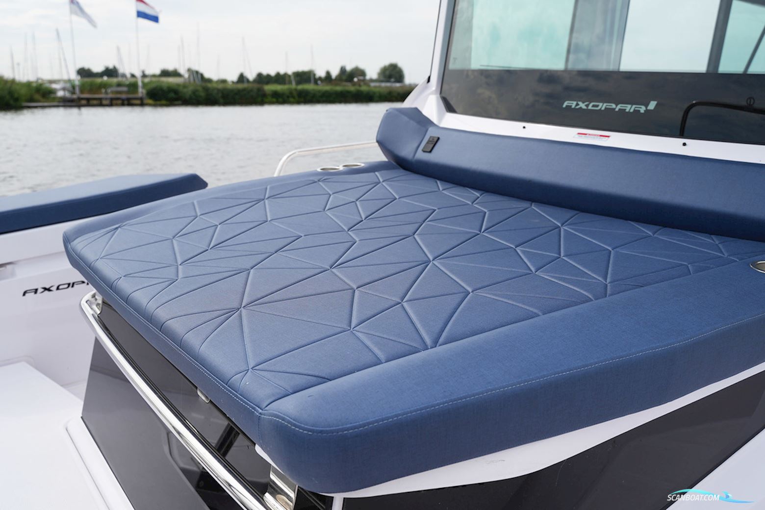 AXOPAR 29 XC Cross Cabin