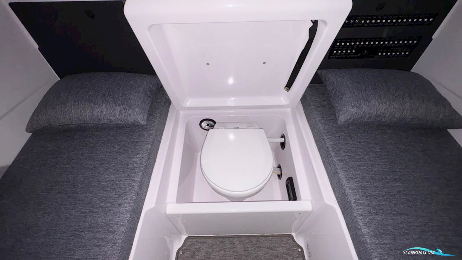 AXOPAR 29 XC Cross Cabin