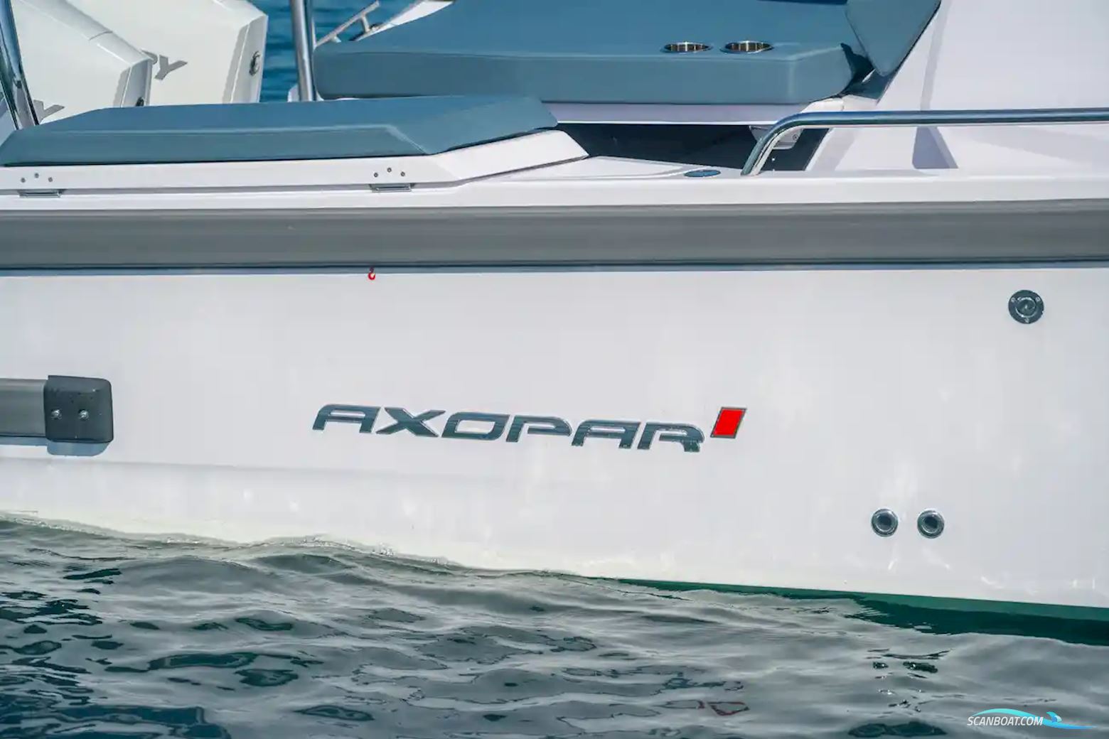 Axopar 29 XC Cross Cabin