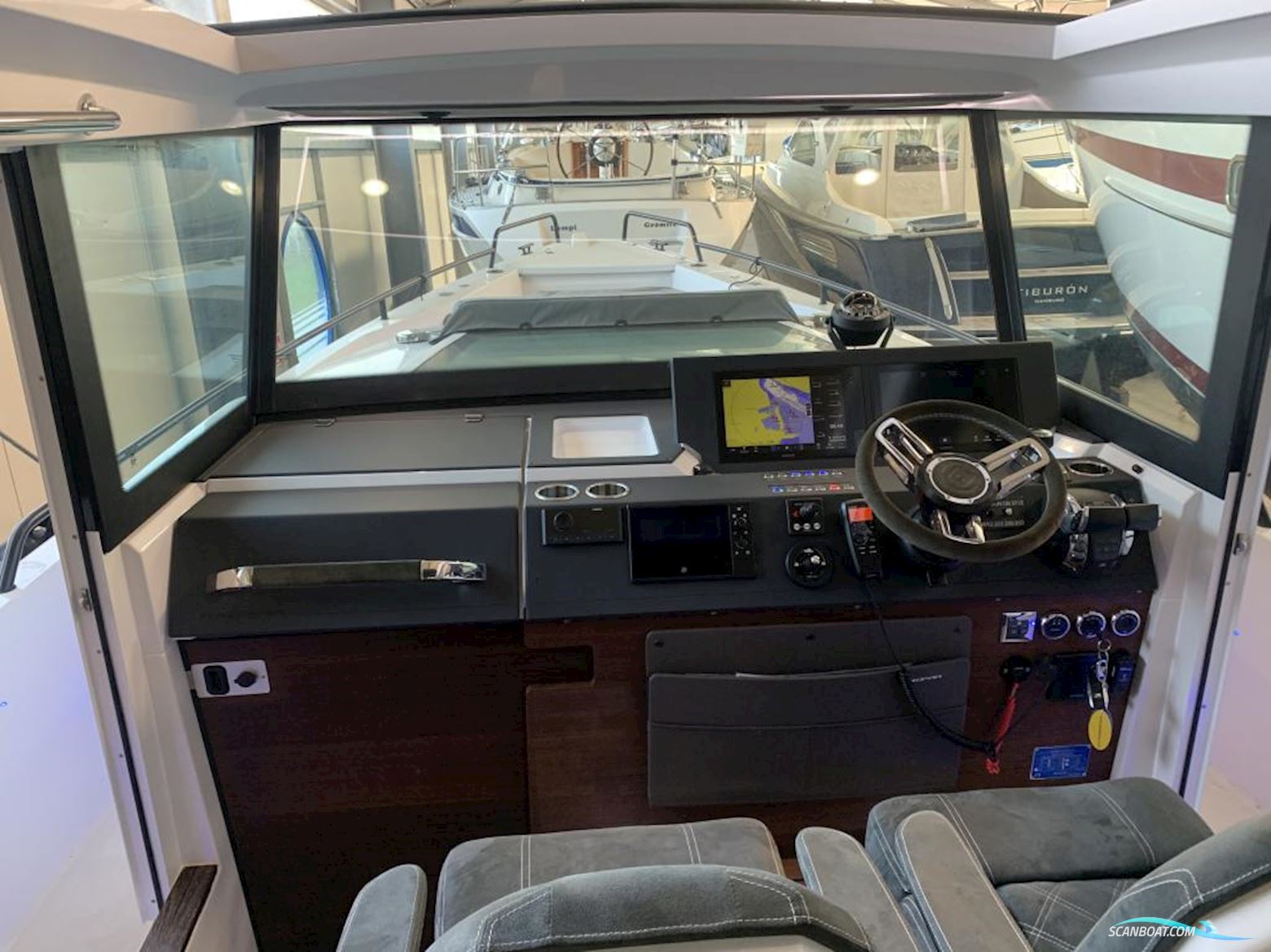 Axopar 37 Cabin - Reserviert