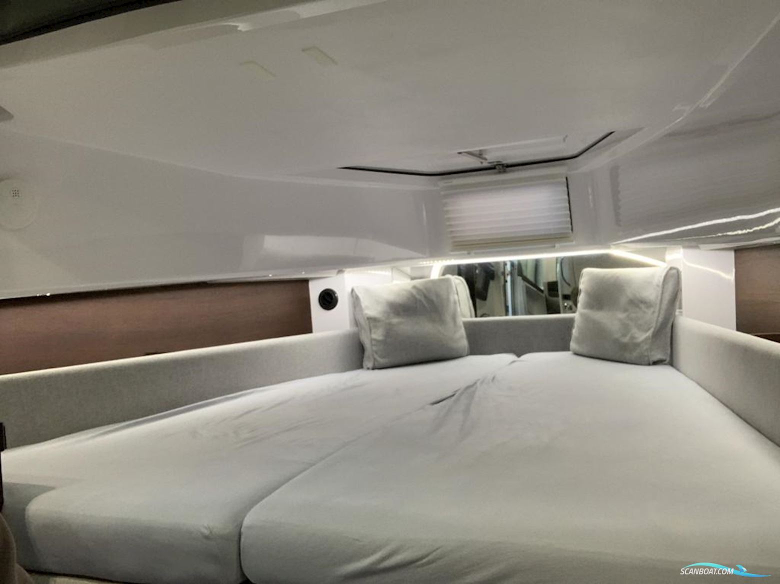 Axopar 37 Cabin - Reserviert