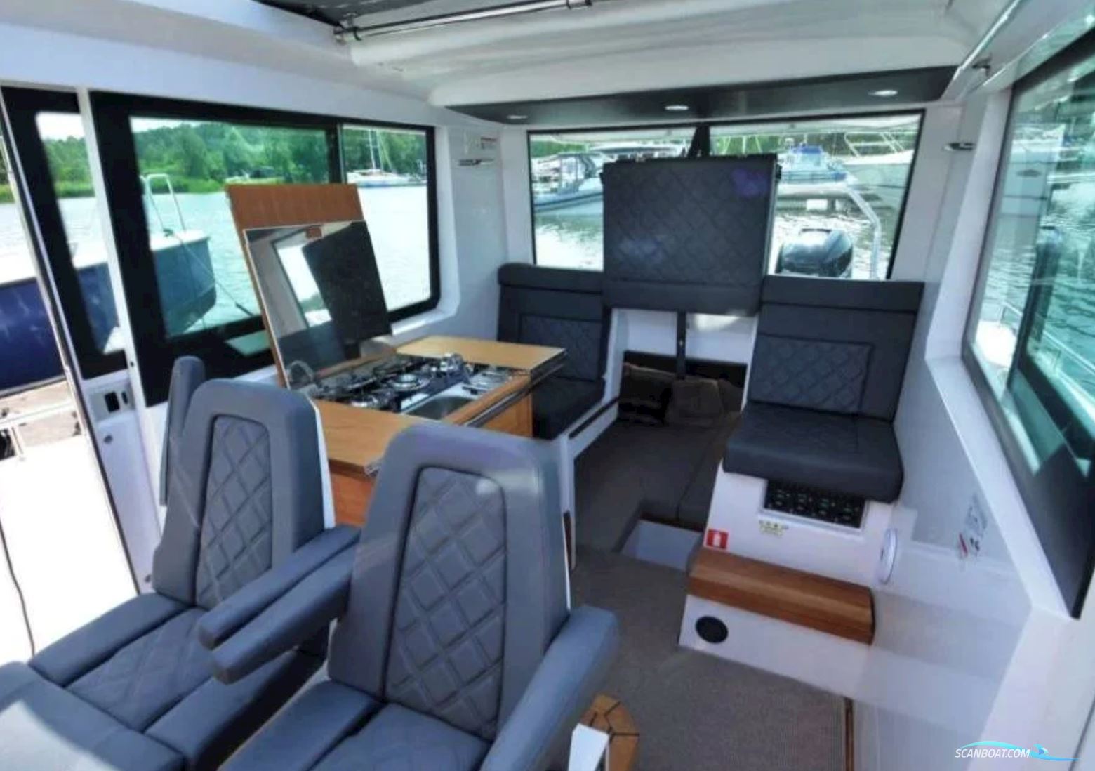 Axopar 37 Cabin Aft Cabin