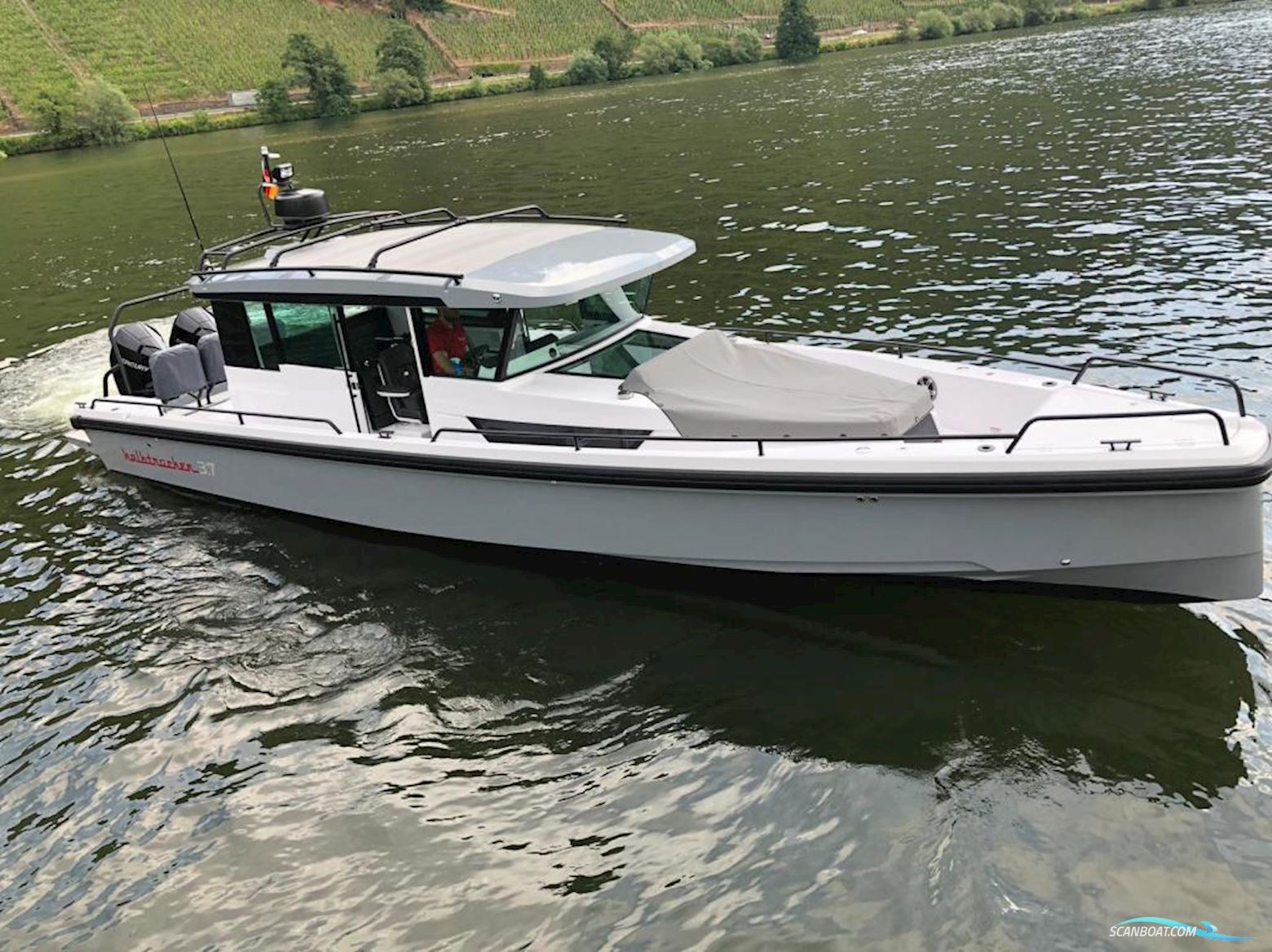 AXOPAR 37 Cabin