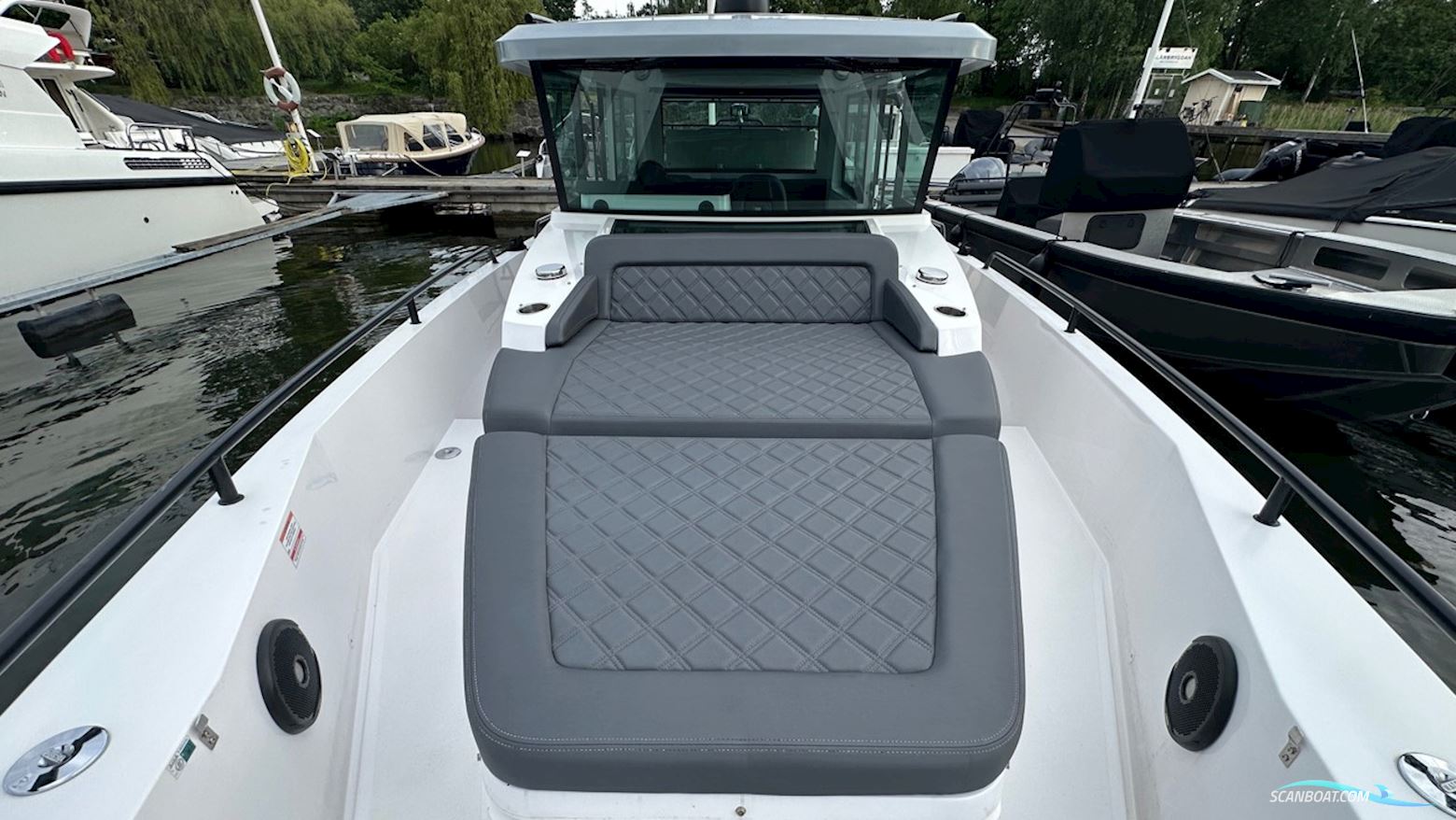AXOPAR 37 Cabin