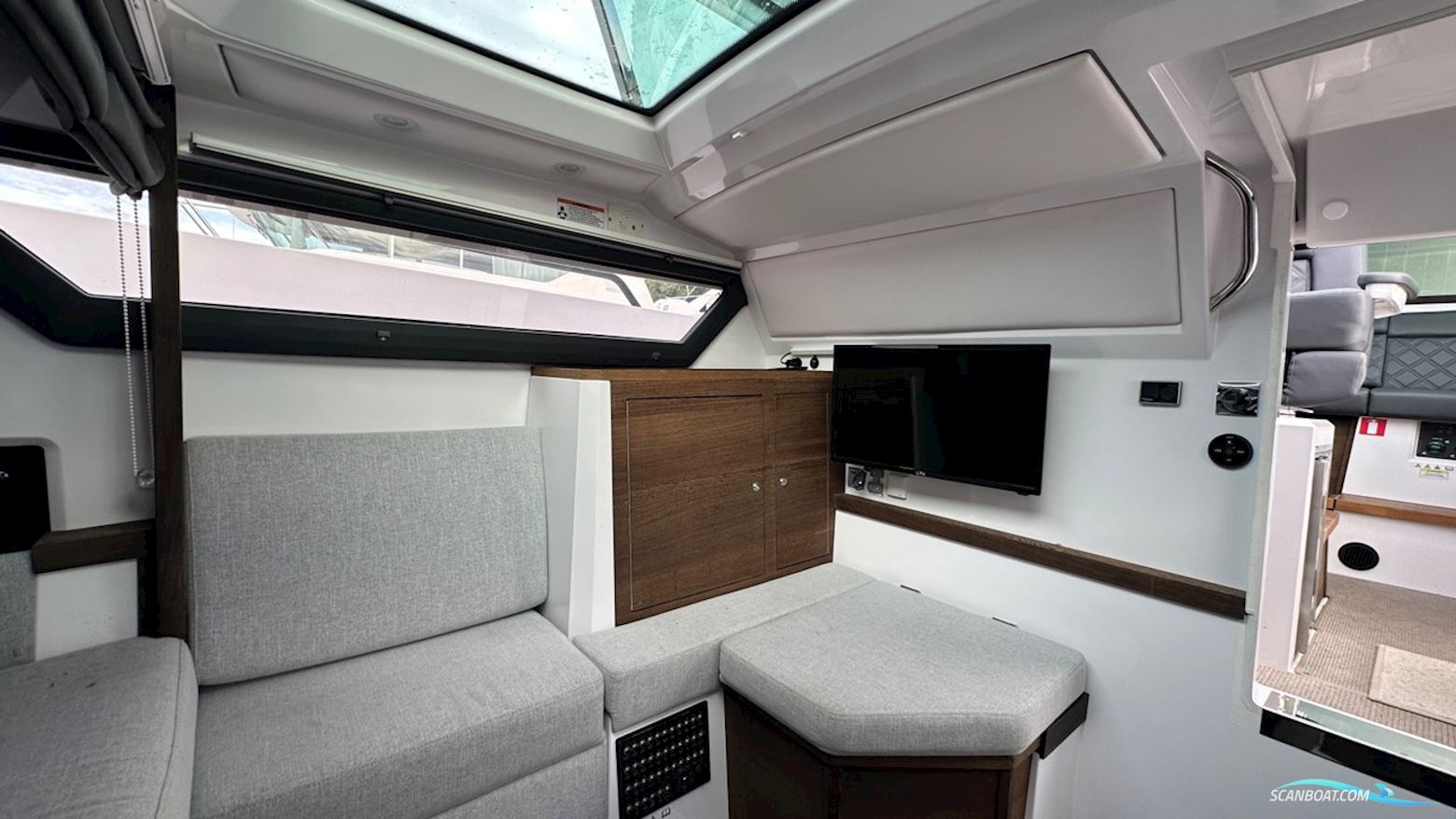 AXOPAR 37 Cabin