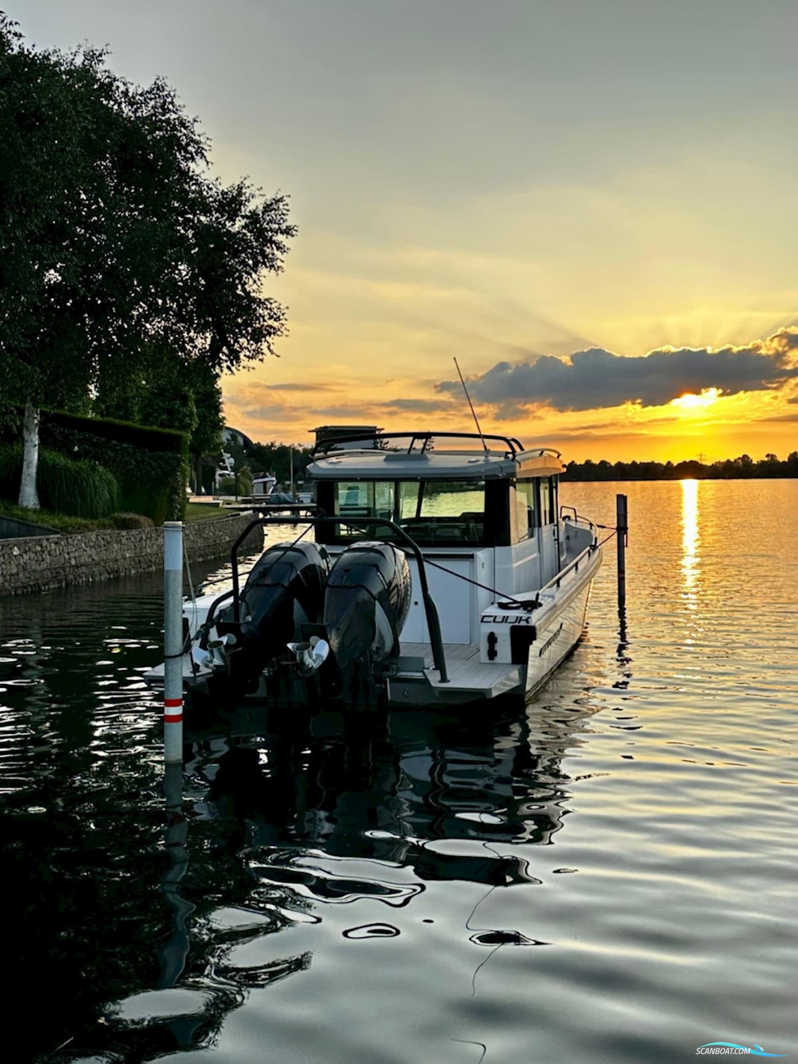 Axopar 37 Cabin