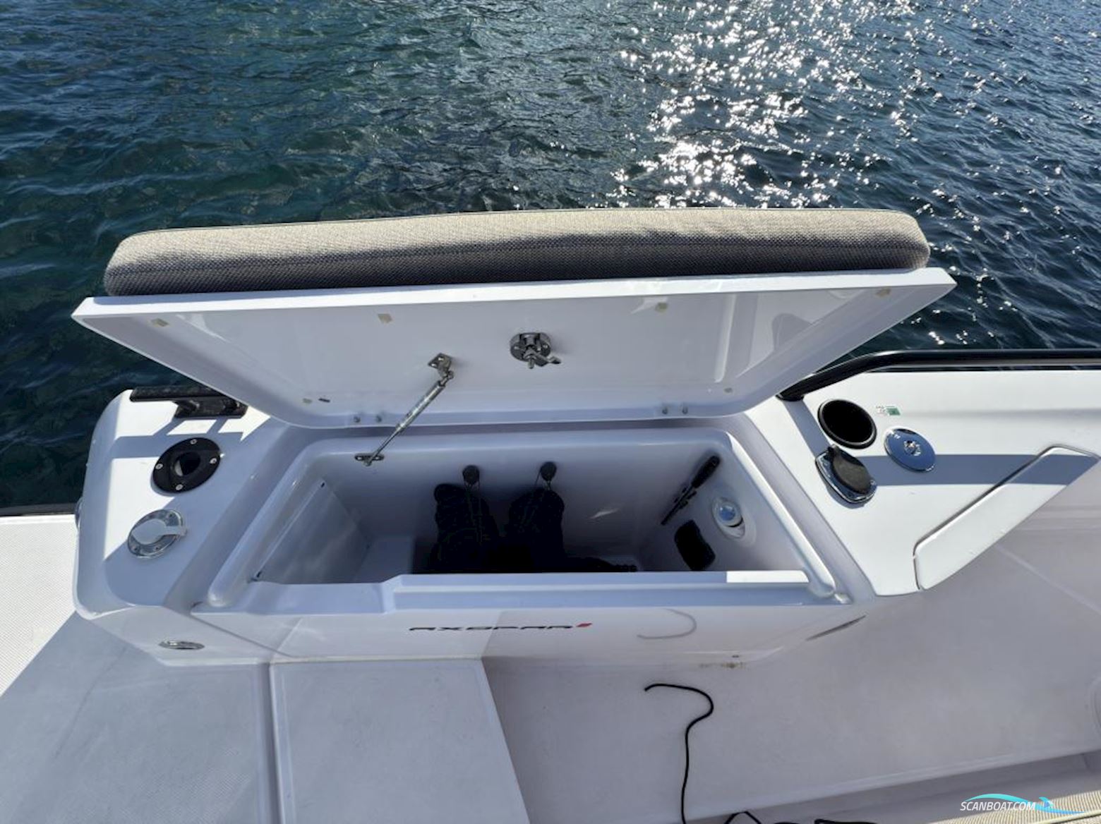 Axopar 37 Cross Cabin - Rerserviert