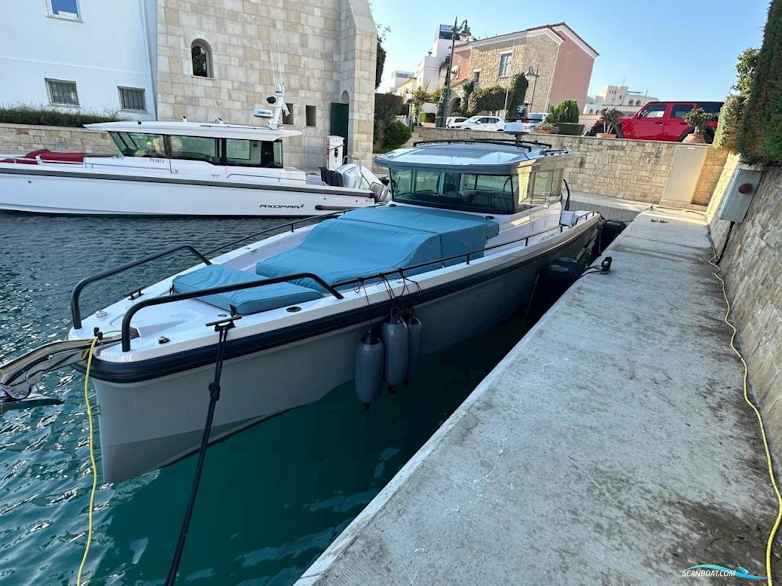 Axopar 37 Cross Cabin - Reserviert