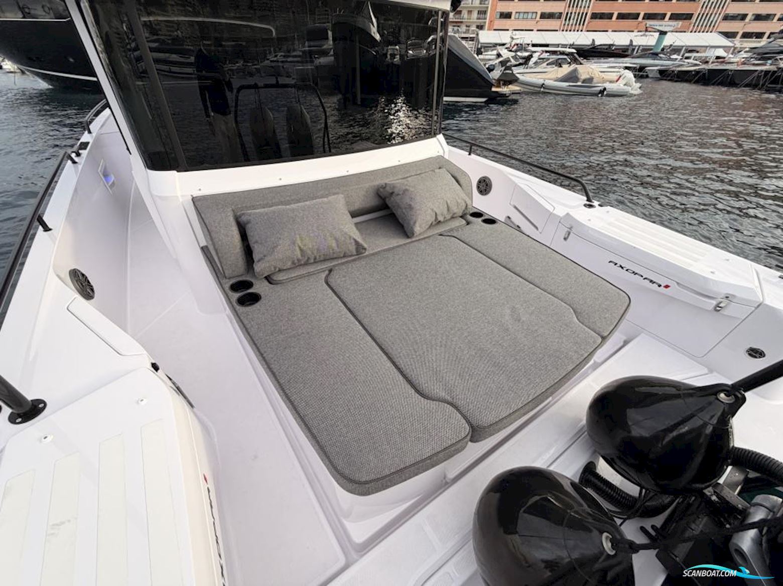 Axopar 37 Cross Cabin - Reserviert