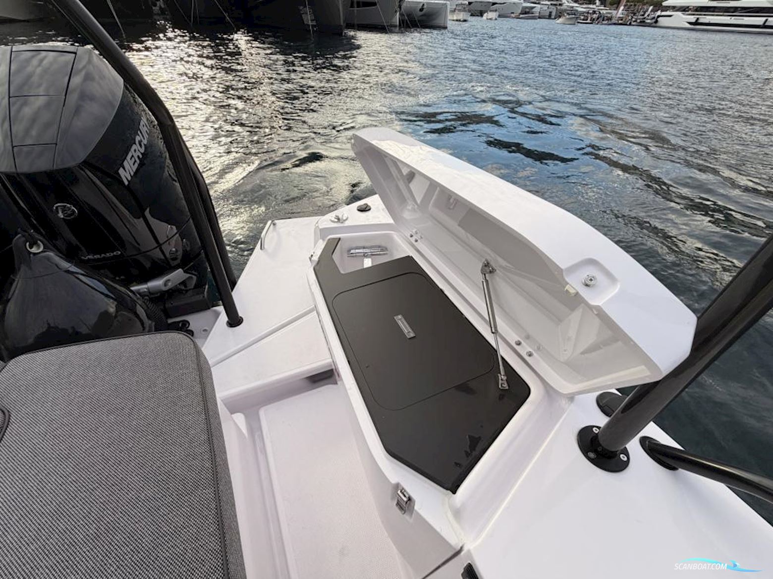 Axopar 37 Cross Cabin - Reserviert